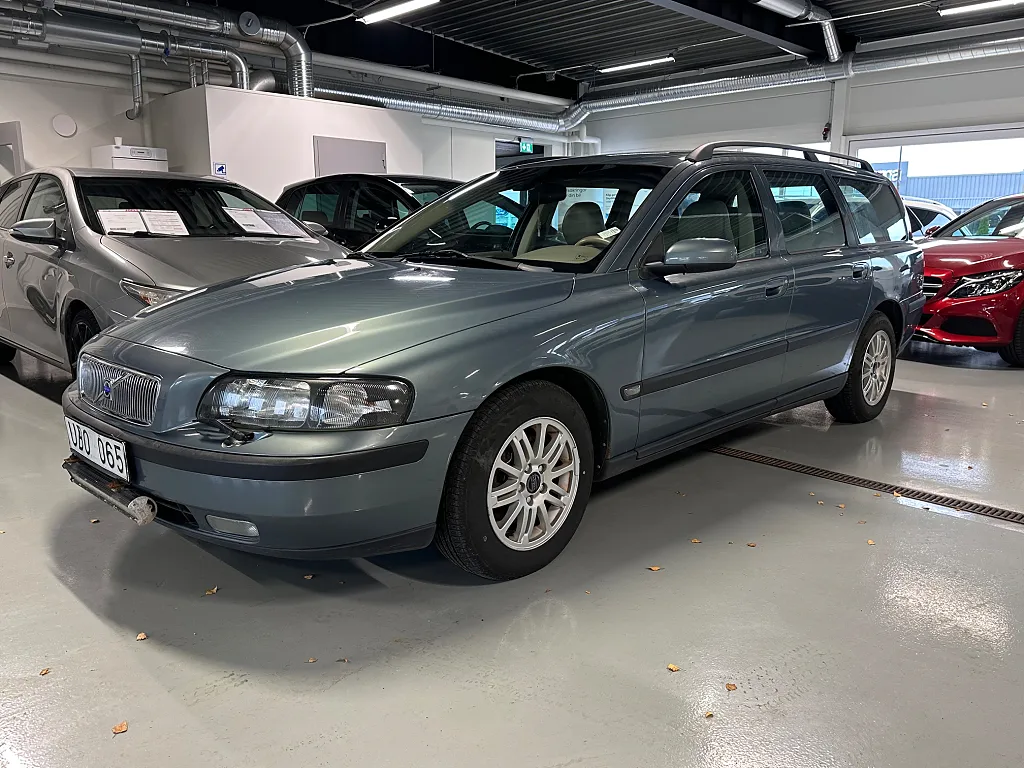 VOLVO V70 2.4 BUSINESS 140 ch 4X2 BVM - ATTELAGE - 250400 km