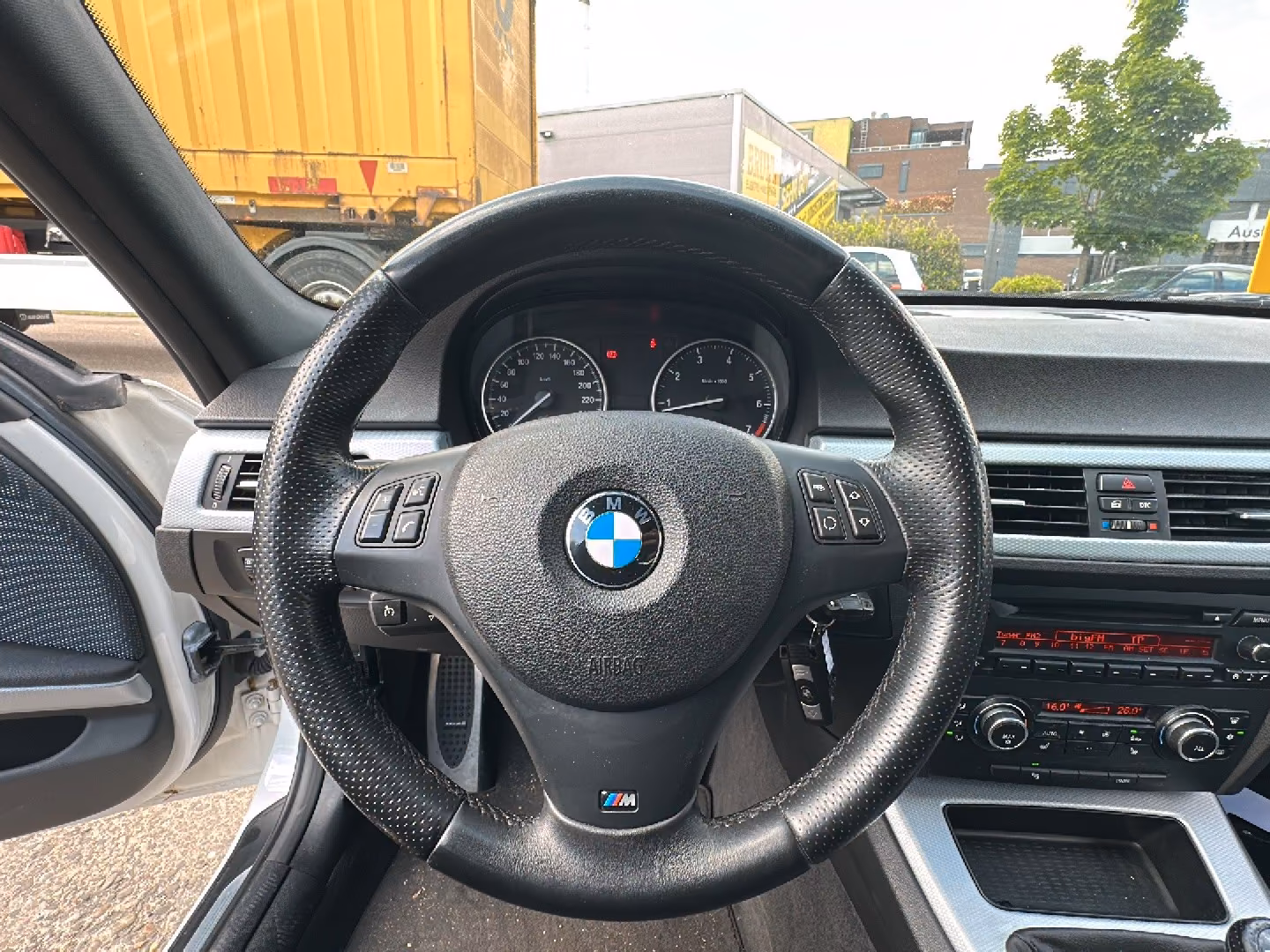 BMW 318 I M PACK SPORT | 143 ch | BVM | SIÈGES CHAUFFANTS |