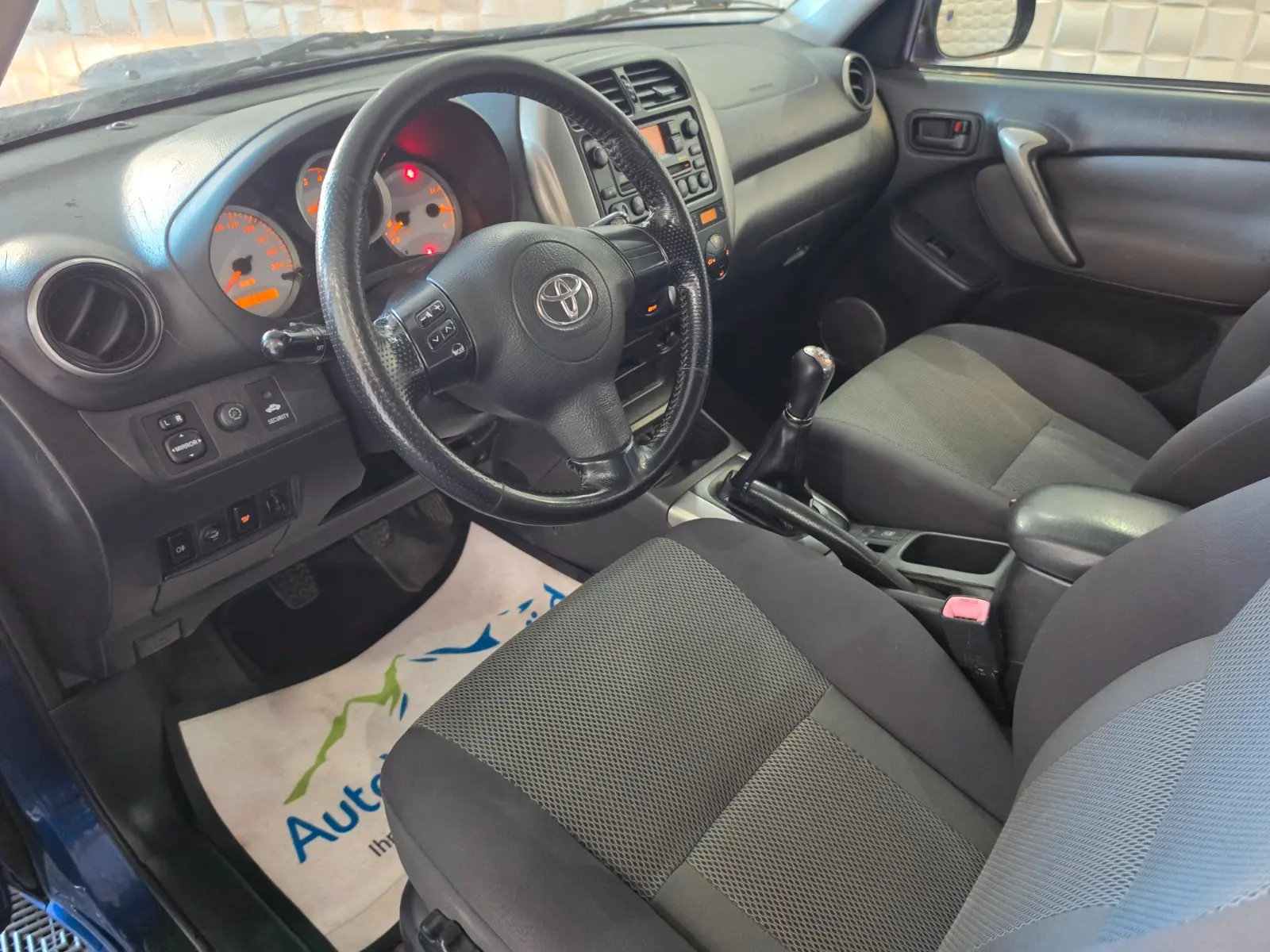 Toyota RAV4 2.0 D-4D 116 ch 4x4 Sol • 5 portes • Clim auto • Sièges chauffants • Attelage