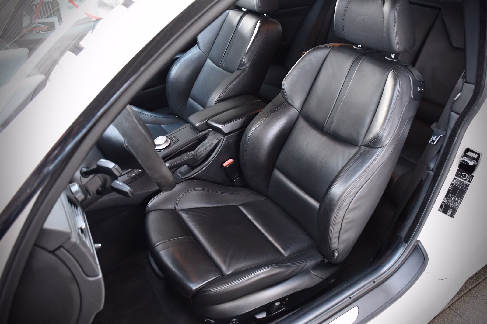 BMW M3 E92 V8 4.0 420 ch • Boîte manuelle • 79 800 km • Toit carbone • EDC • Cuir/Alcantara • GPS Pro