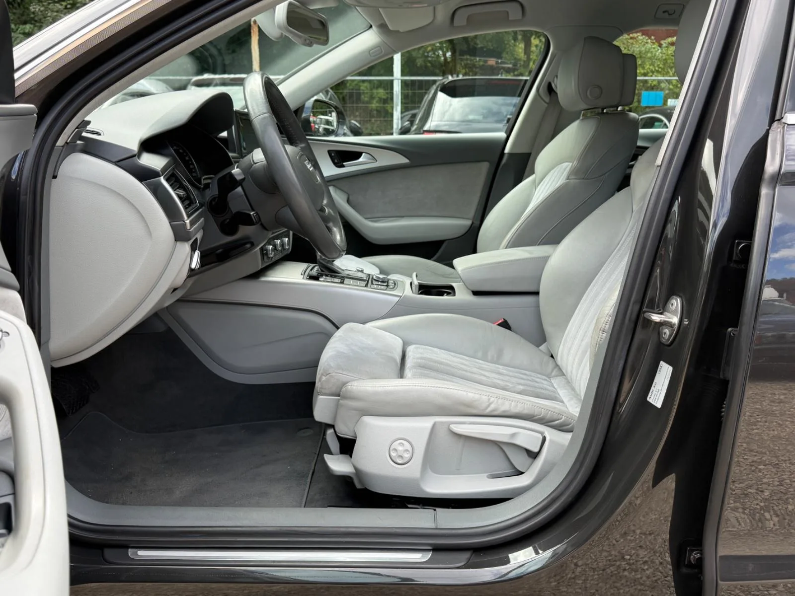 Audi A6 Avant 3.0 TDI 204 ch • Boîte auto • 1ère Main - GPS • Bi-Xénon • Attelage • Sièges sport chauffants