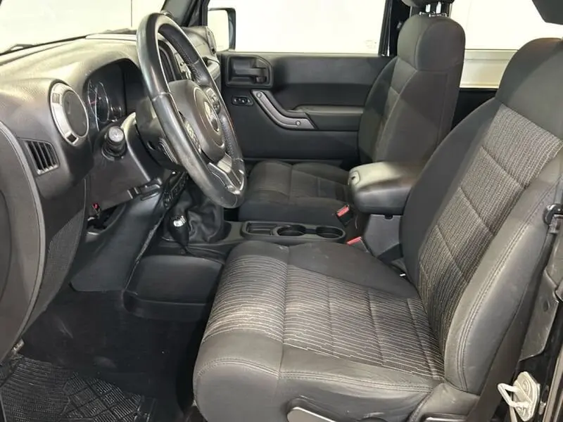 Jeep Wrangler 2.8 CRD Sport | 200 ch | BVM | Hard-top | Climatisation | Régulateur de vitesse | Jantes alu noires