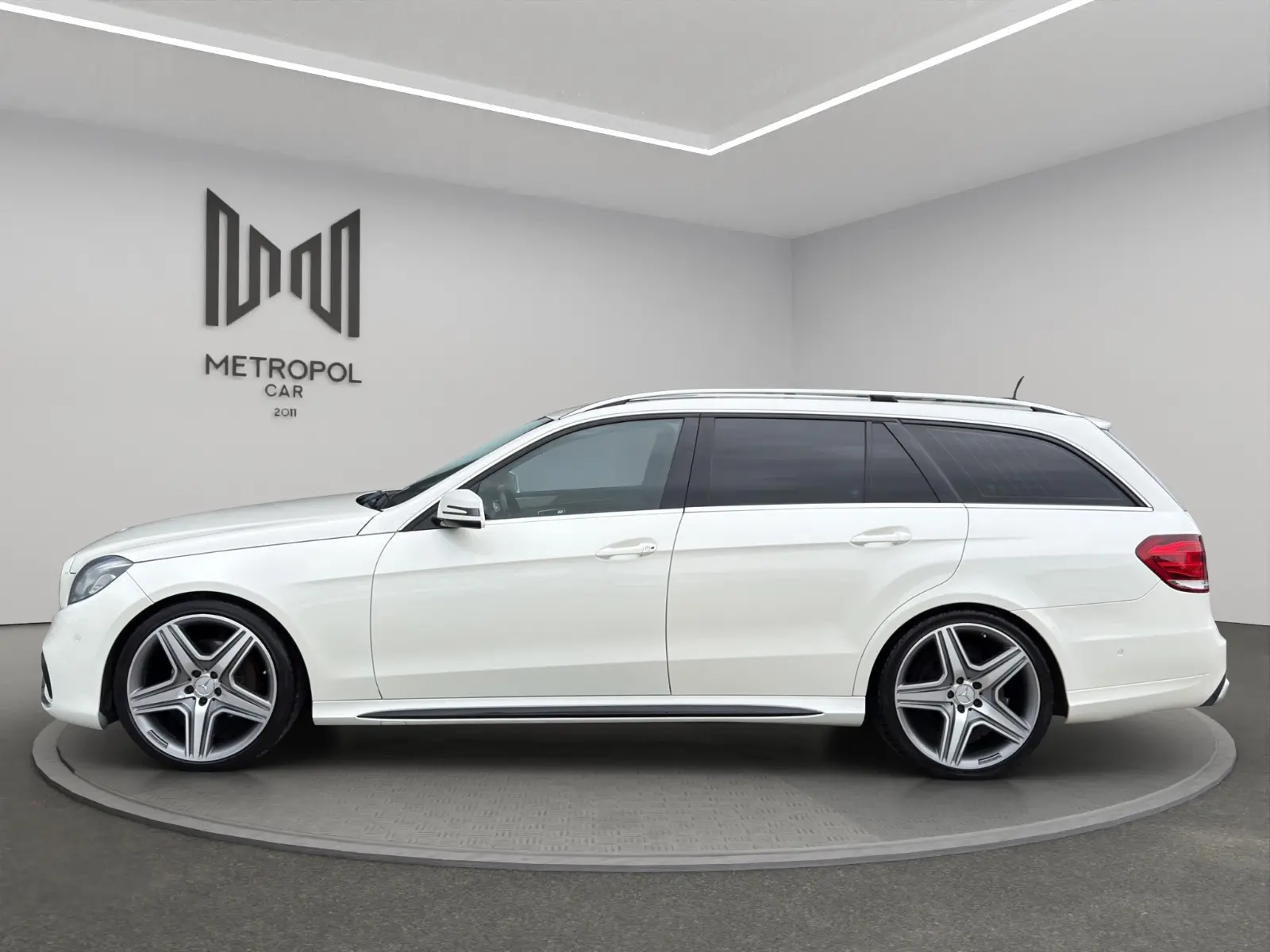 Mercedes E 350 BlueTEC Break V6 252 ch Avantgarde • Toit pano • Cuir • Harman Kardon • GPS • LED