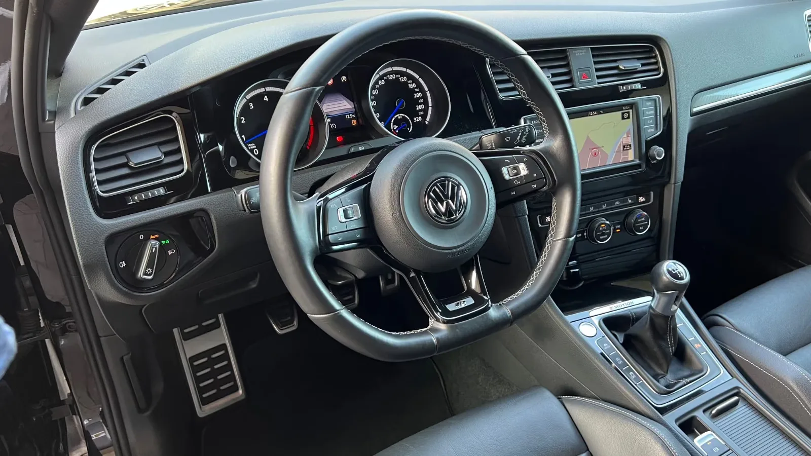 VOLKSWAGEN GOLF VII - R 4MOTION - 300 CV - BVM - HISTORIQUE COMPLET
