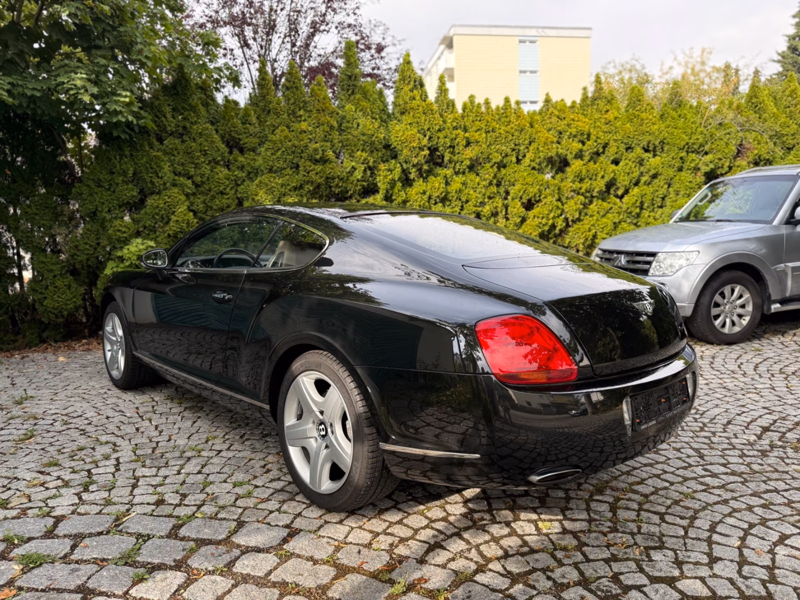 Bentley Continental GT W12 6.0 560 ch • Boîte auto • 4x4 • Cuir beige • GPS