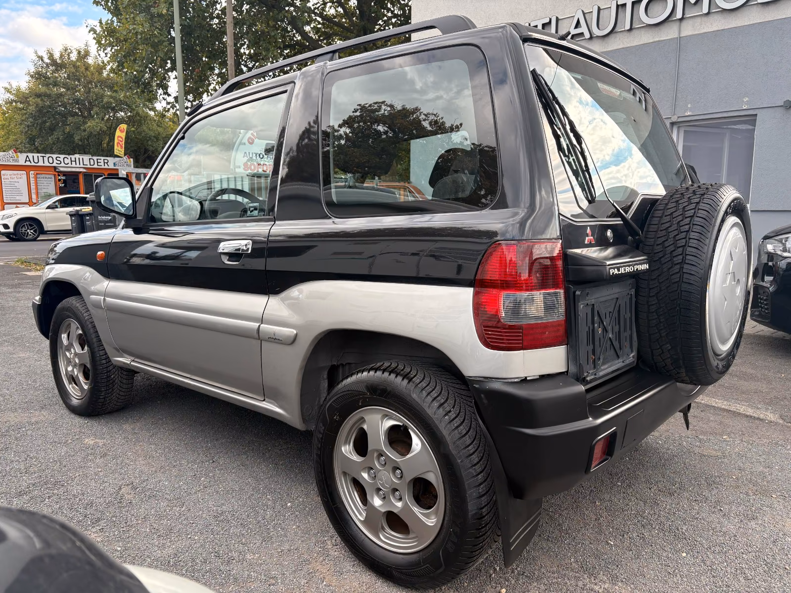 Mitsubishi Pajero Pinin 1.8 GDI 120 ch 4x4 Confort • 3 portes • Clim • Barres de toit