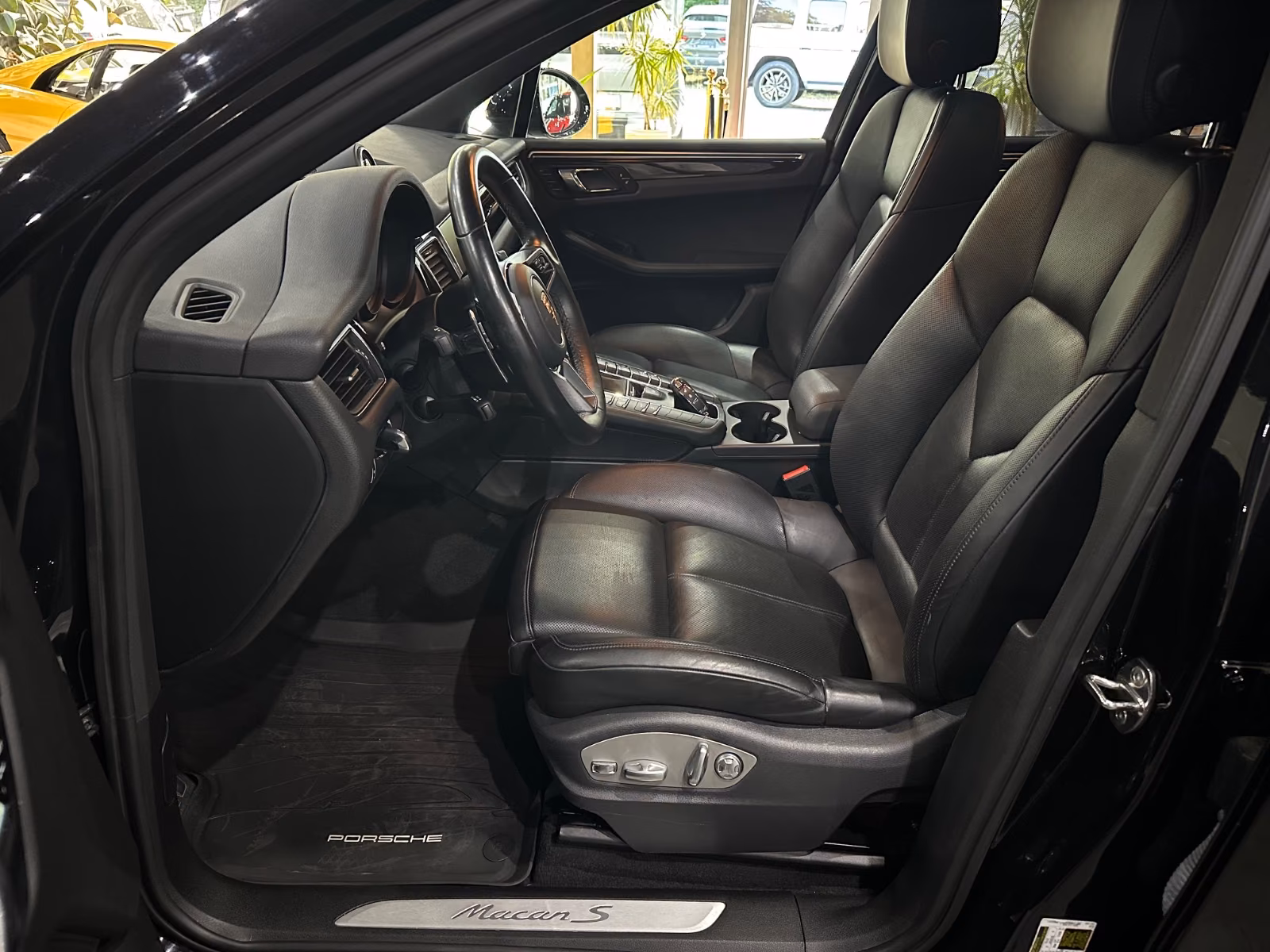 PORSCHE MACAN S / PANORAMA /  / CAMÉRA / BOSE | 340 ch | 4X4 | BVA | HAYON ÉLECTRIQUE | PACK SPORT | RÉGLAGE ÉLECTRIQUE DES SIÈGES AVEC FONCTION MÉMOIRE