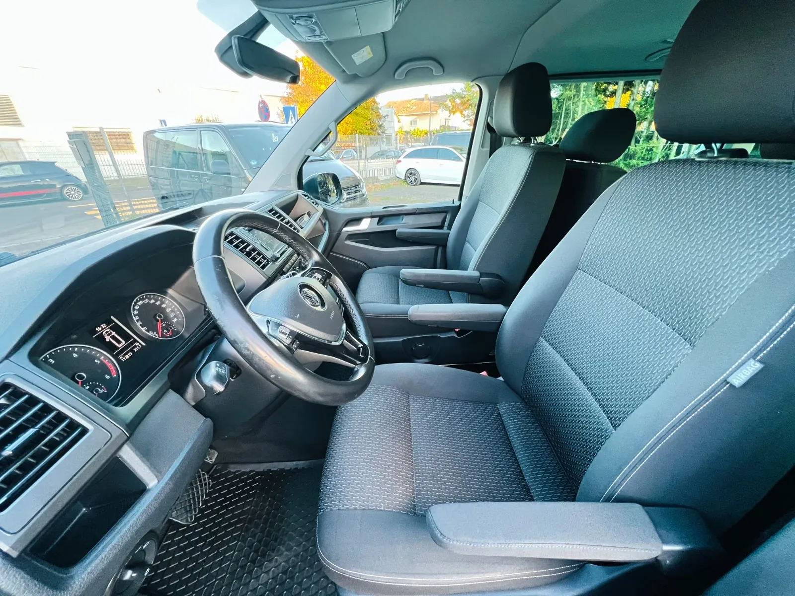 VOLKSWAGEN T6 MULTIVAN 2.0 TDI 150CH - DSG - GPS - CAMÉRA - ATTELAGE - 7 PLACES - 114.000 KMS