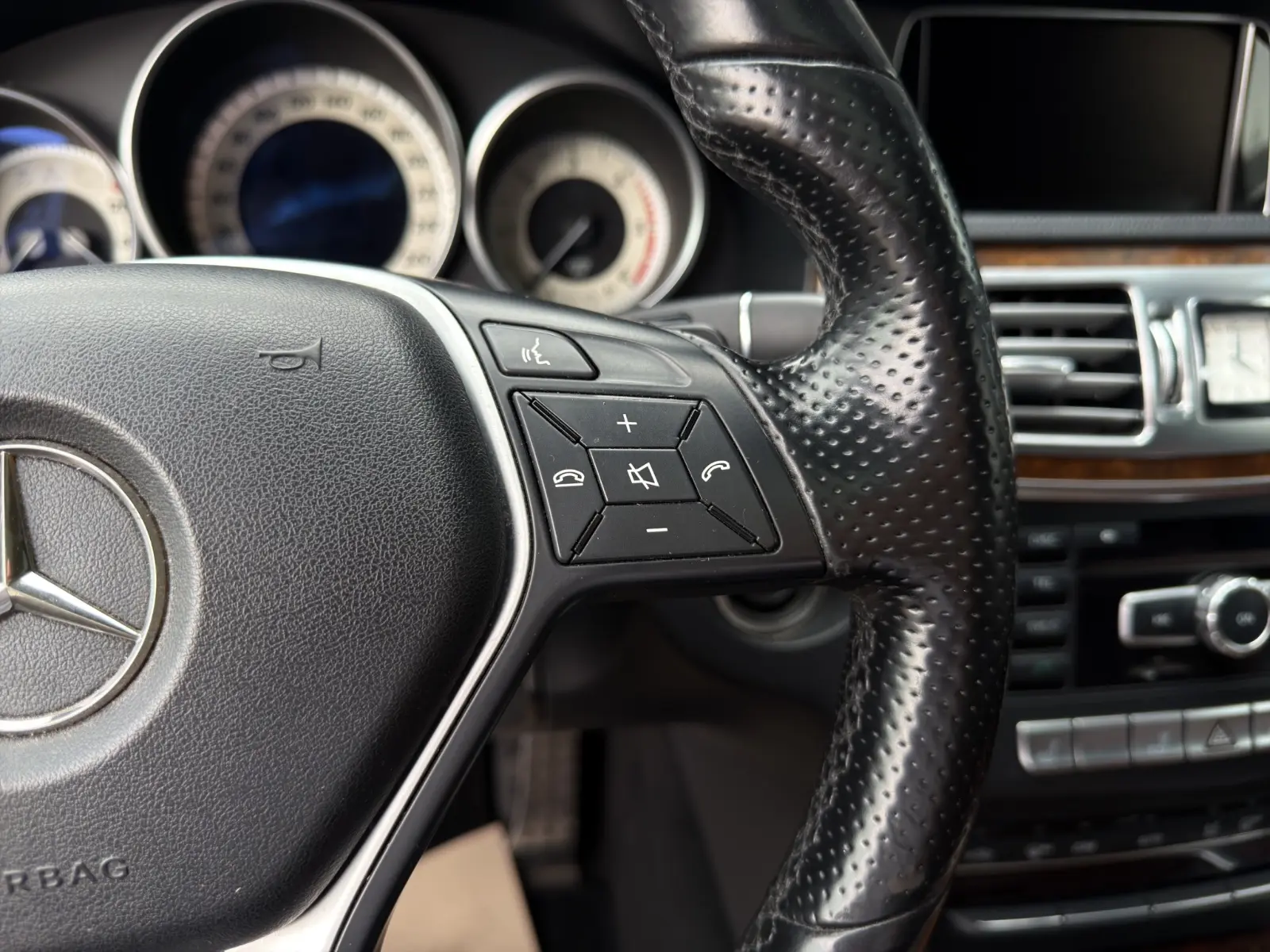 Mercedes E 350 BlueTEC Break V6 252 ch Avantgarde • Toit pano • Cuir • Harman Kardon • GPS • LED