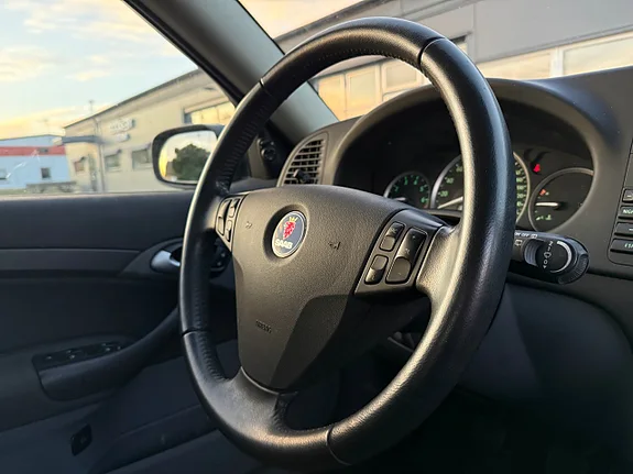 SAAB 9-3 SPORTCOMBI 1.8 LINEAR 122 ch BVM - 1ère MAIN - ATTELAGE - 166760 KM