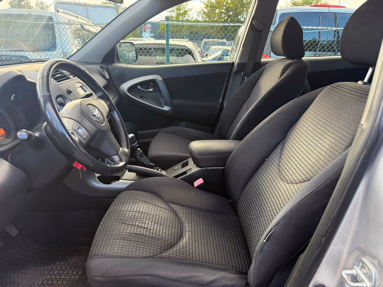 Toyota RAV4 2.2 D-CAT 177 ch 4x4 Sol • Clim auto • Régulateur • Radar de recul • Changeur CD