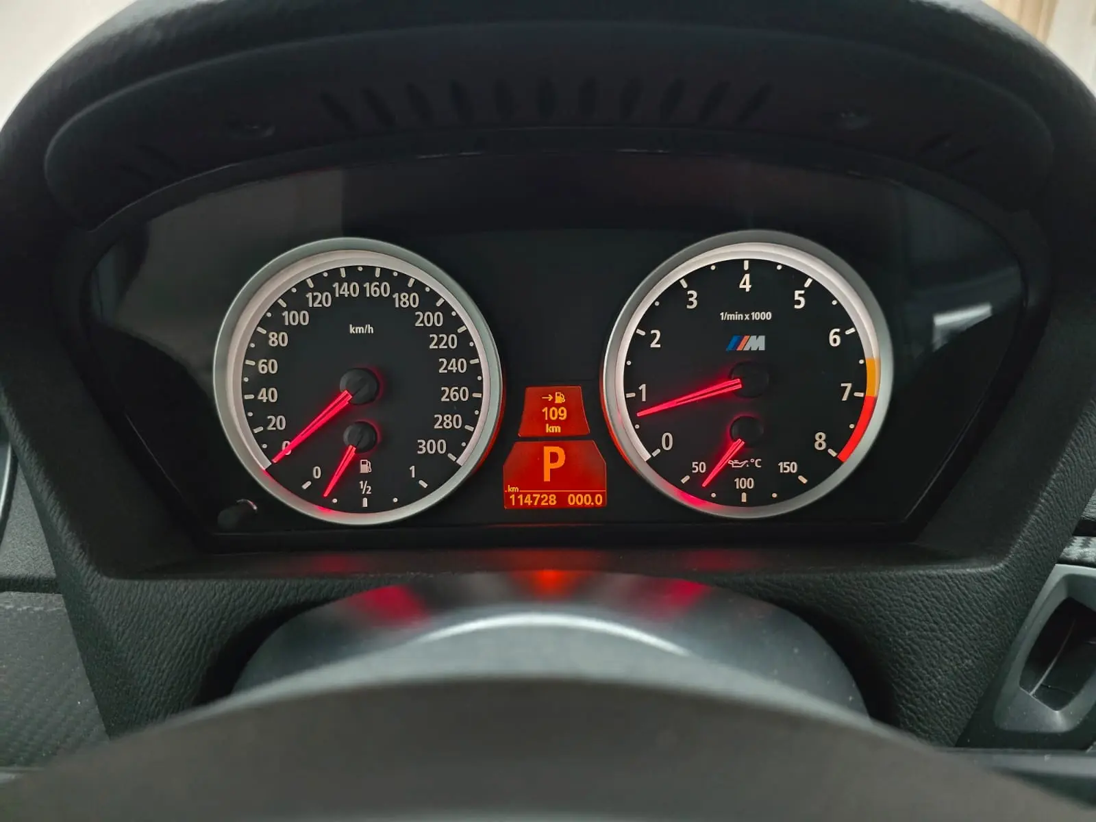 BMW X5 M 4.4 V8 | 555 ch | BVA | Toit panoramique | Affichage tête haute | Chauffage auxiliaire | Portes soft-close | Attelage