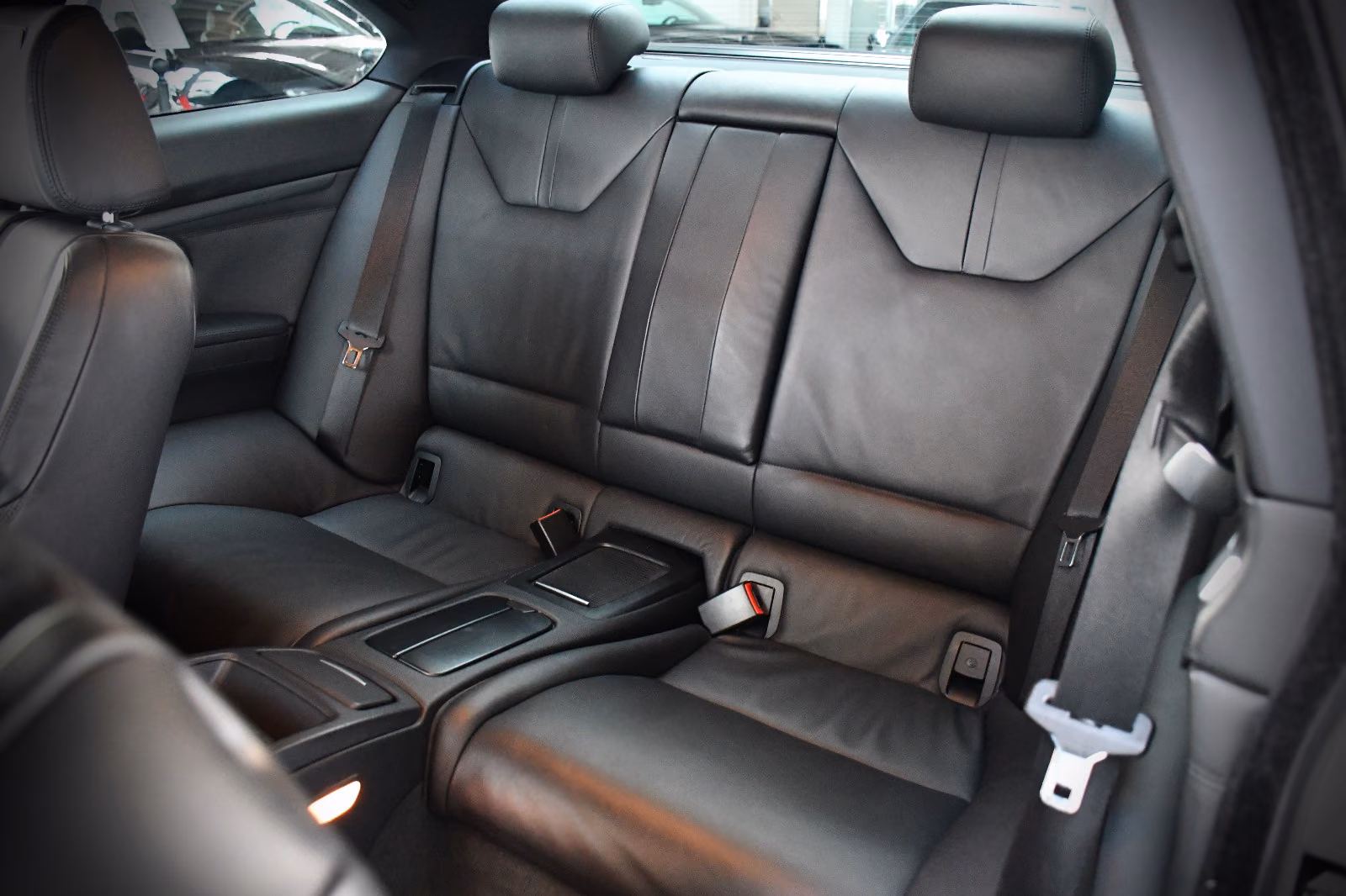BMW M3 E92 V8 4.0 420 ch • Boîte manuelle • 79 800 km • Toit carbone • EDC • Cuir/Alcantara • GPS Pro