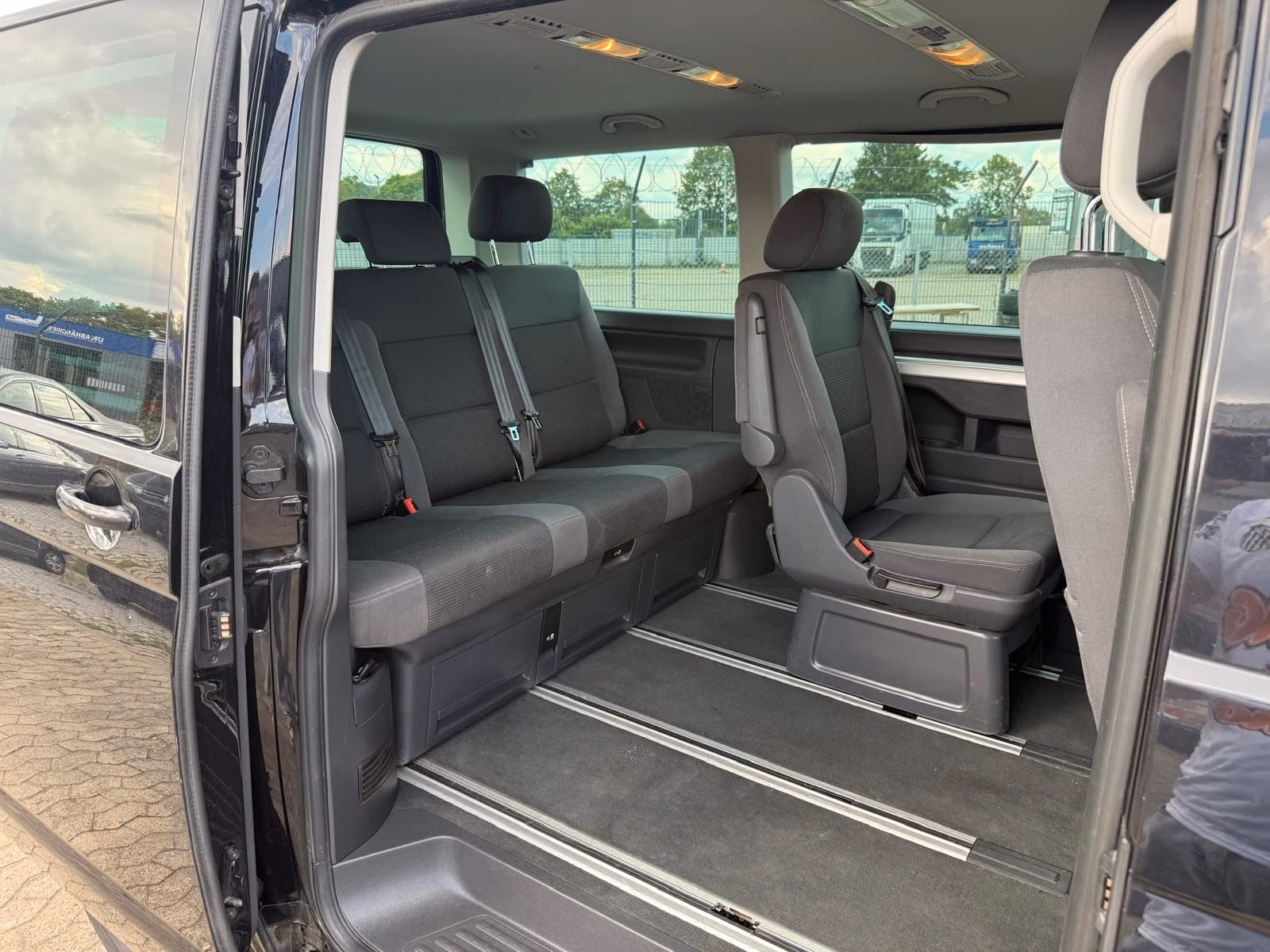 VOLKSWAGEN T5 MULTIVAN SPÉCIAL 2.0 TDI 140ch - 7 PLACES - CHAUFFAGE WEBASTO - GPS - SIÈGES CHAUFFANTS - CLIM BIZONE