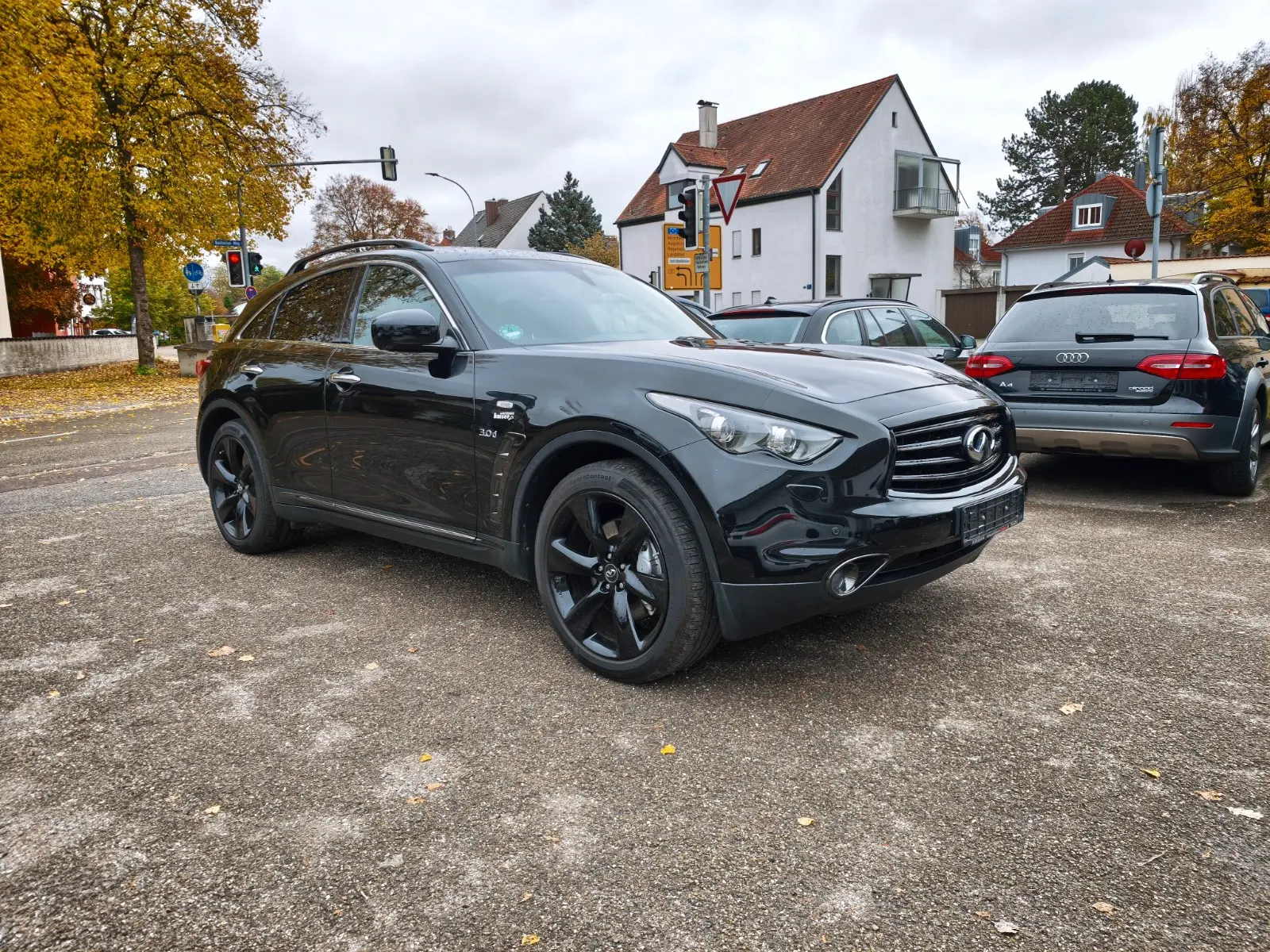 Infiniti QX70 3.0d S Premium | 238 ch | BVA | Cuir | Toit ouvrant | Régulateur adaptatif | Sièges chauffants et ventilés | GPS