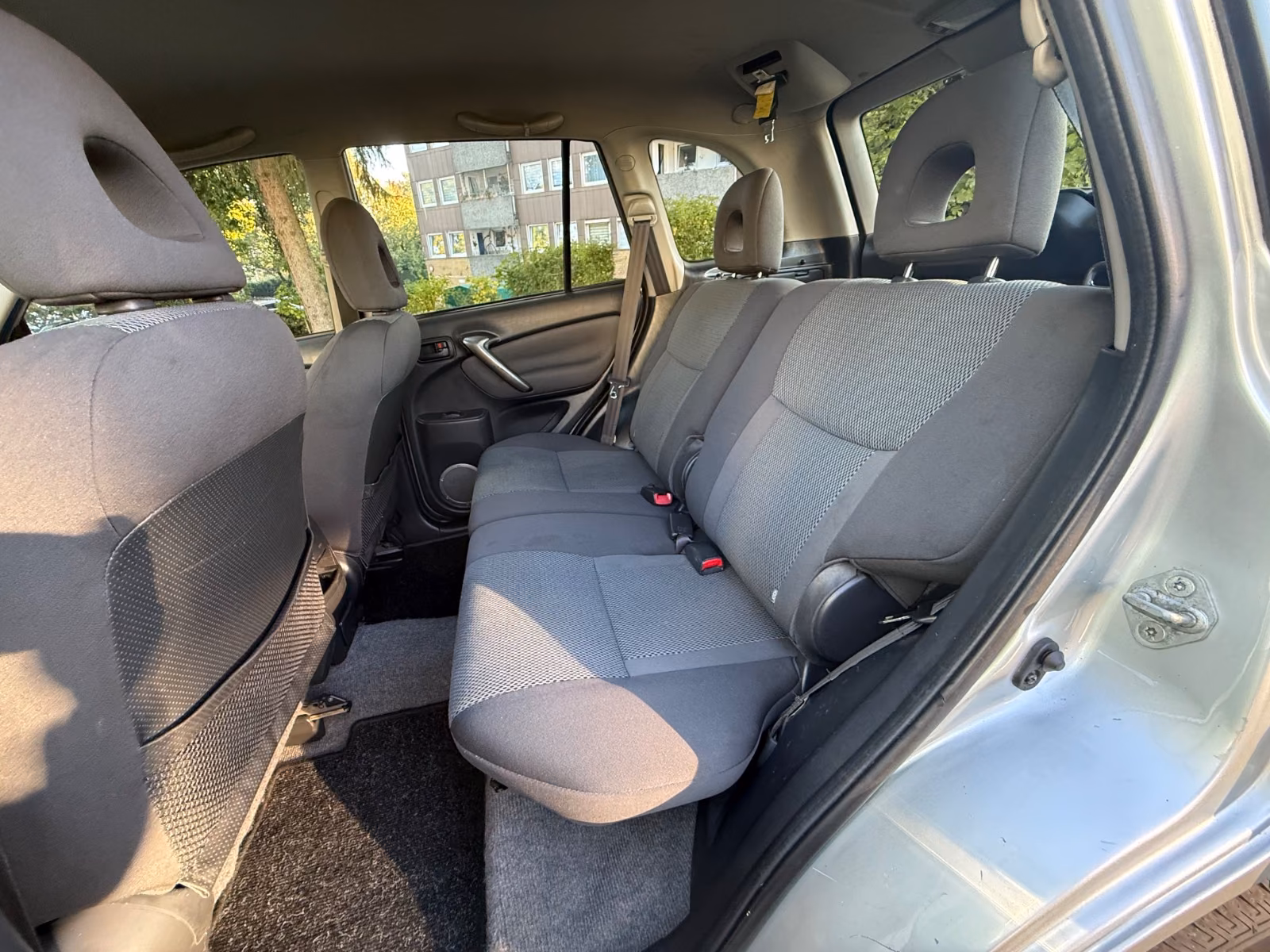 Toyota RAV4 2.0 VVT-i 150 ch 4x4 Sol • 5 portes • Clim auto • Attelage • Jantes 16"