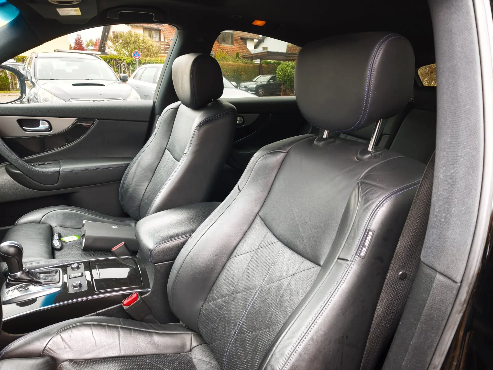 Infiniti QX70 3.0d S Premium | 238 ch | BVA | Cuir | Toit ouvrant | Régulateur adaptatif | Sièges chauffants et ventilés | GPS