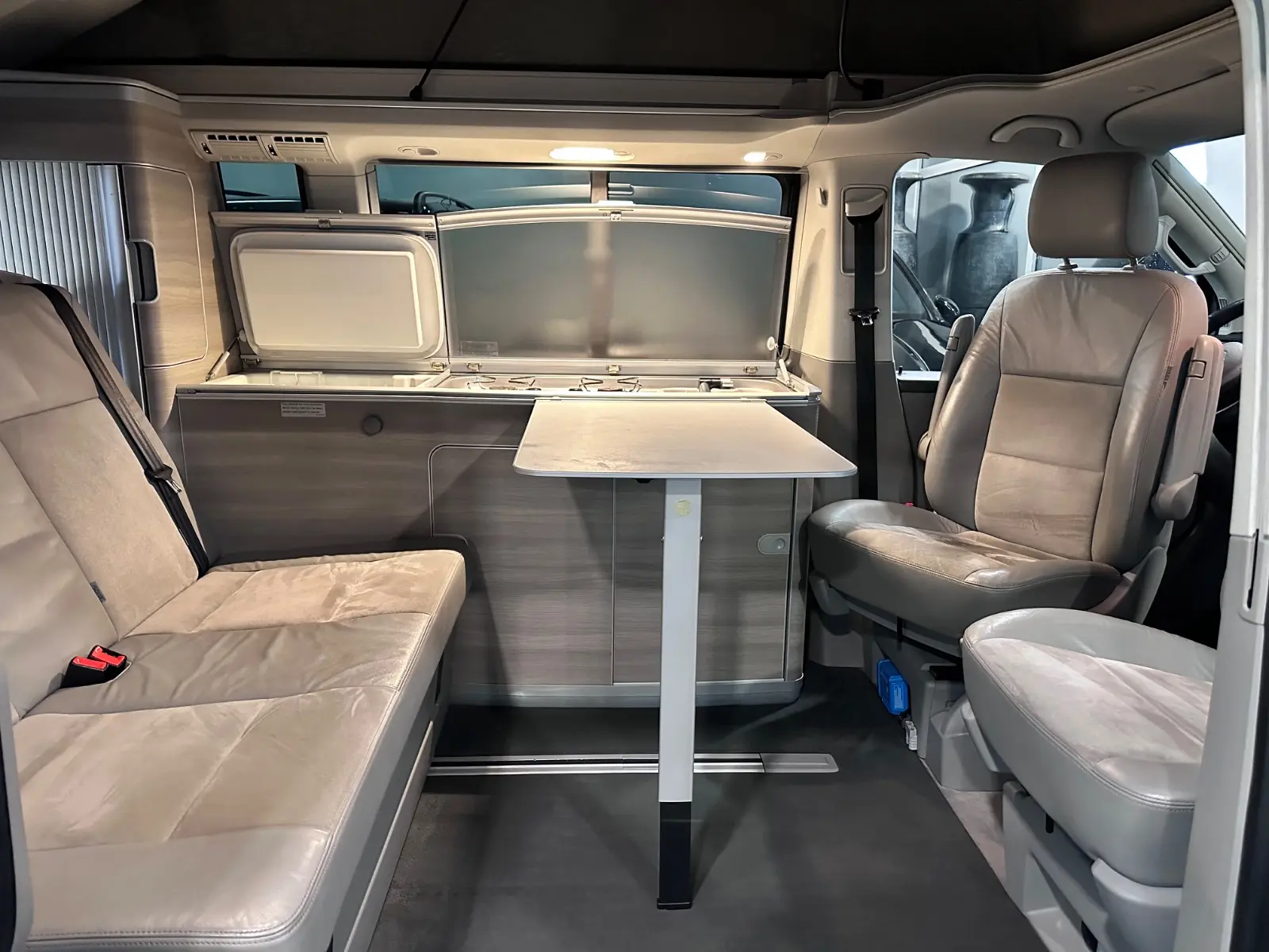 VOLKSWAGEN T5 CALIFORNIA AUFSTELLDACH 4MOTION KÜCHE-DSG-LED | 179 ch | 4X4 | VOLANT EN CUIR