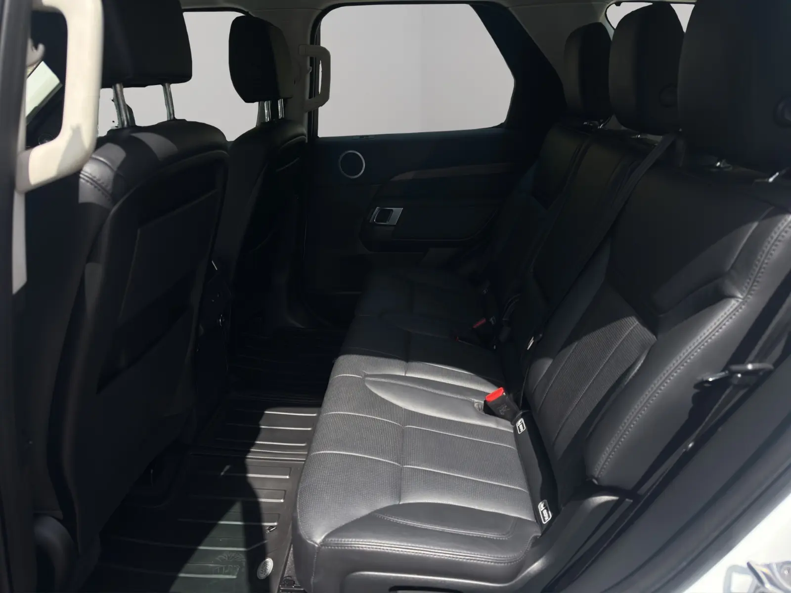 Land Rover Discovery 5 Si6 3.0 V6 SE | 340 ch | BVA | Suspension pneumatique | Cuir | Régulateur adaptatif | Sièges chauffants | Attelage