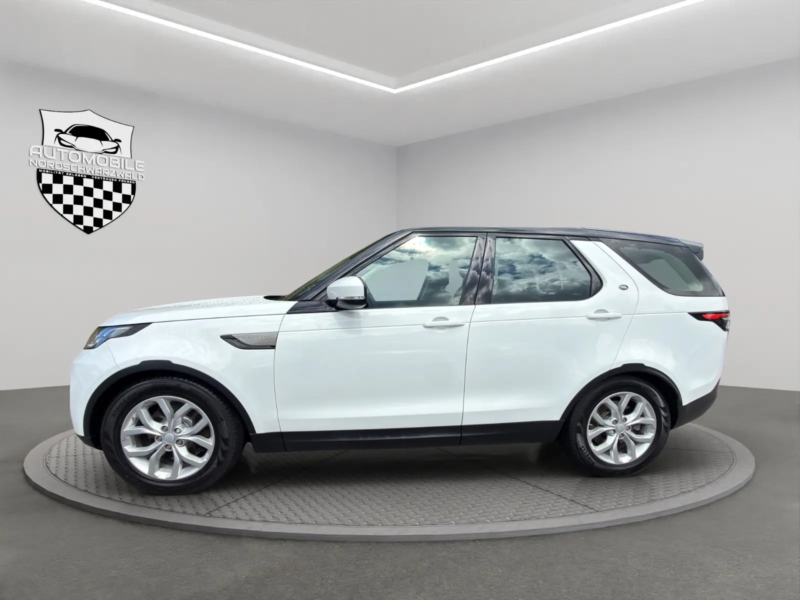 Land Rover Discovery 5 Si6 3.0 V6 SE | 340 ch | BVA | Suspension pneumatique | Cuir | Régulateur adaptatif | Sièges chauffants | Attelage