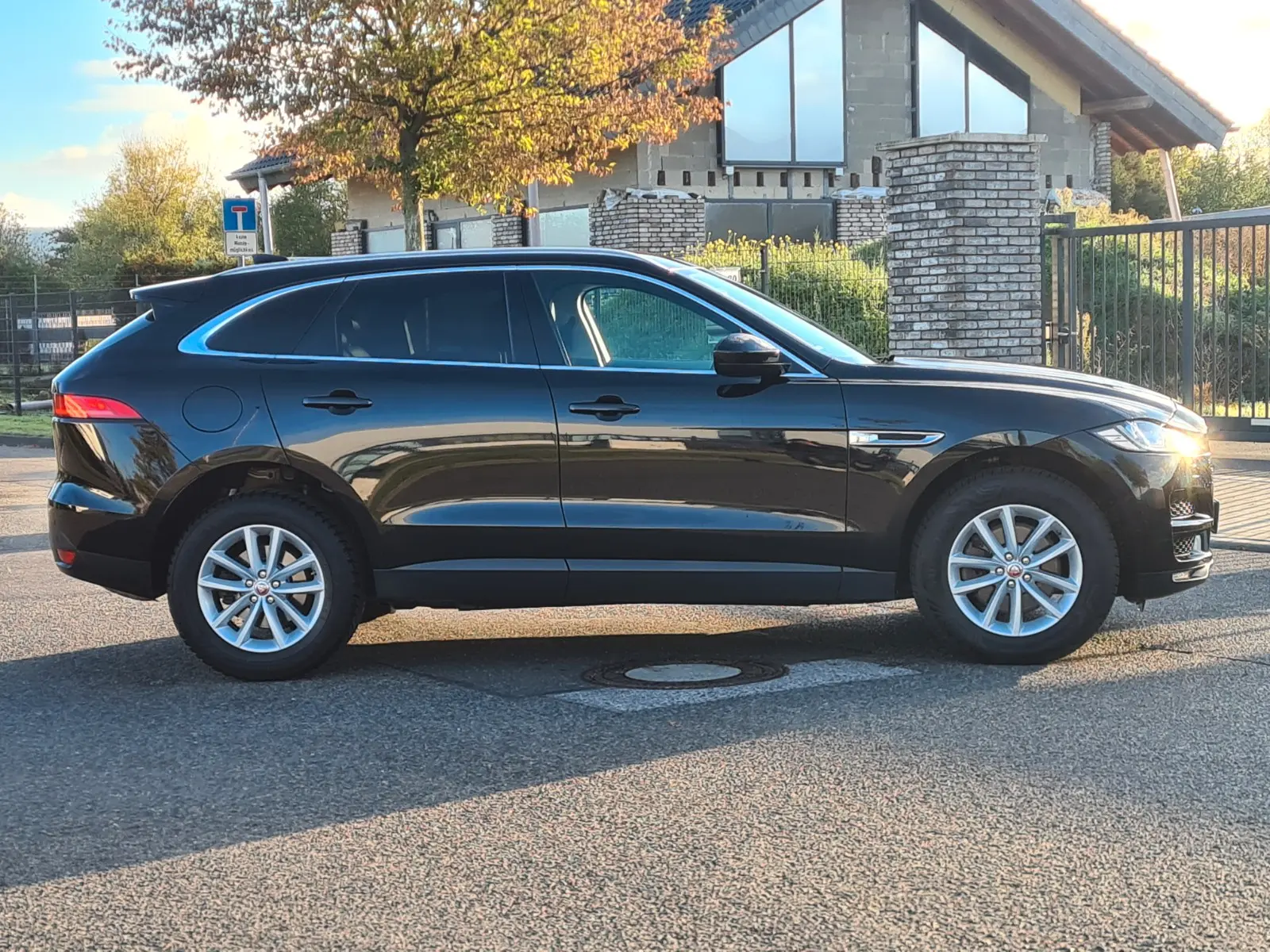 JAGUAR F-PACE PORTFOLIO AWD