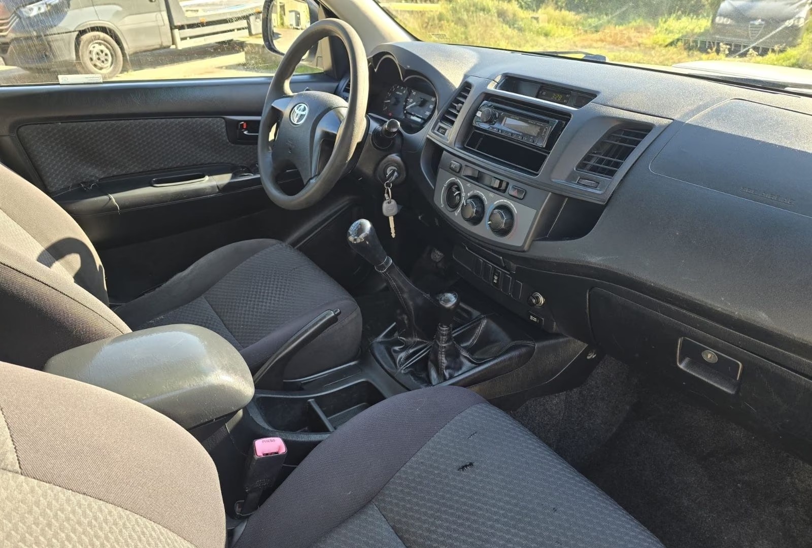 Toyota Hilux 2.5 D-4D 144 ch 4x4 Double Cabine • Clim auto • Attelage • Bluetooth • Sièges chauffants