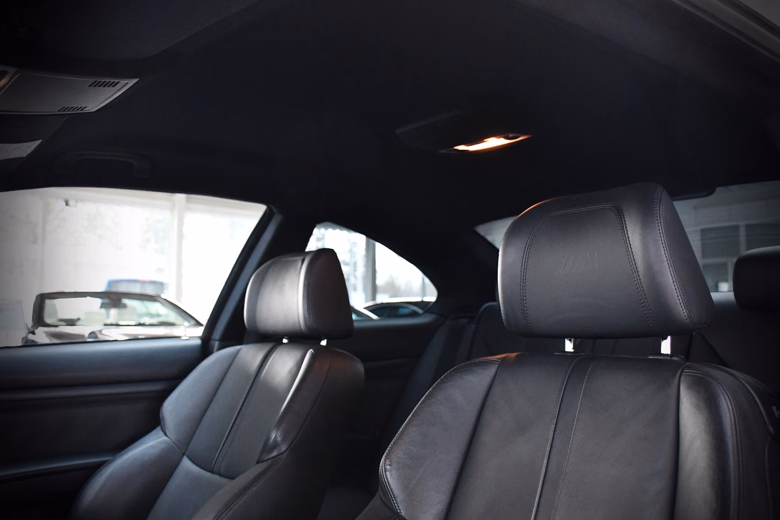 BMW M3 E92 V8 4.0 420 ch • Boîte manuelle • 79 800 km • Toit carbone • EDC • Cuir/Alcantara • GPS Pro
