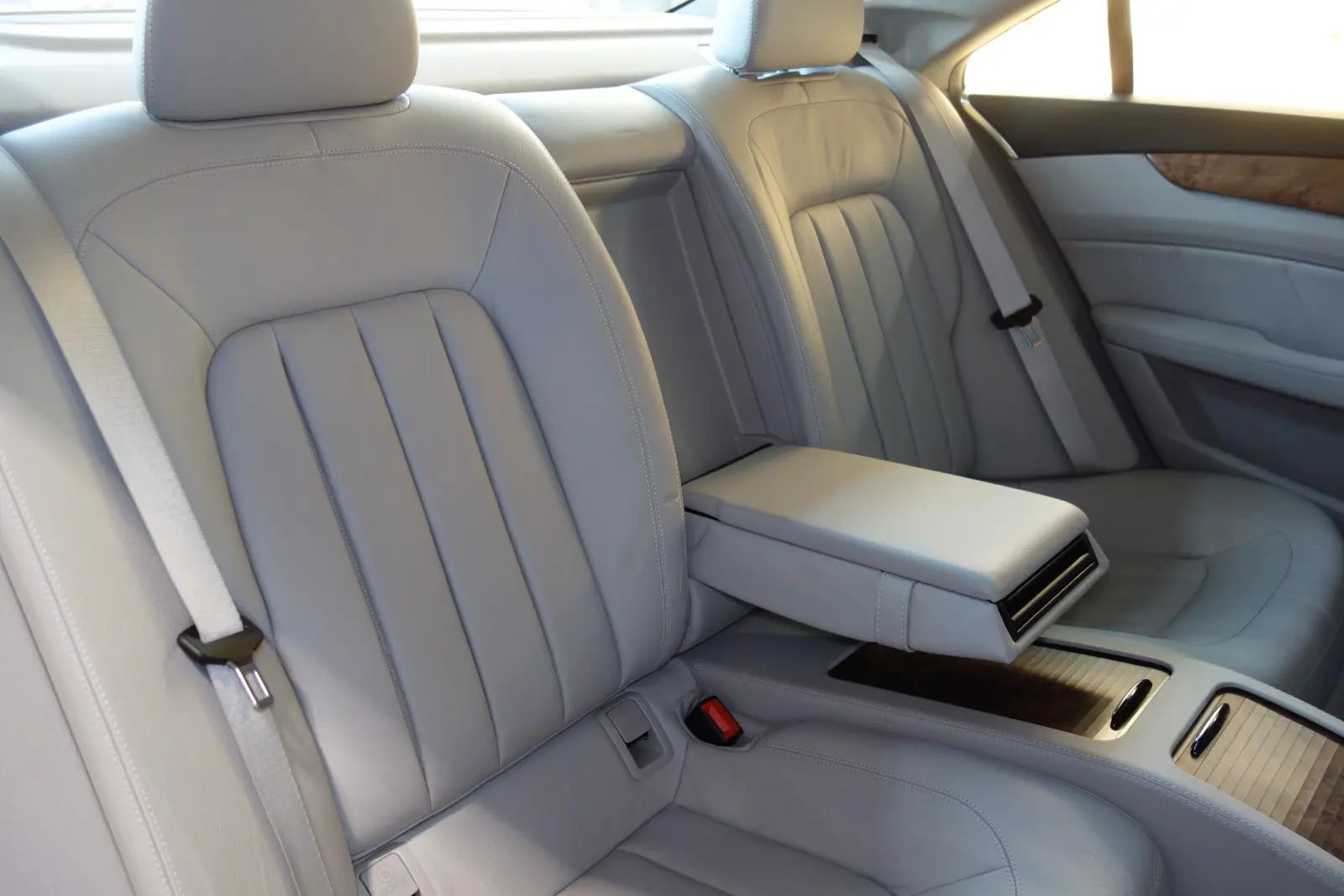Mercedes-Benz Classe CLS 350 BlueEFFICIENCY | 306 ch | BVA | Cuir beige | Suspension pneumatique | Toit ouvrant | GPS | Sièges chauffants