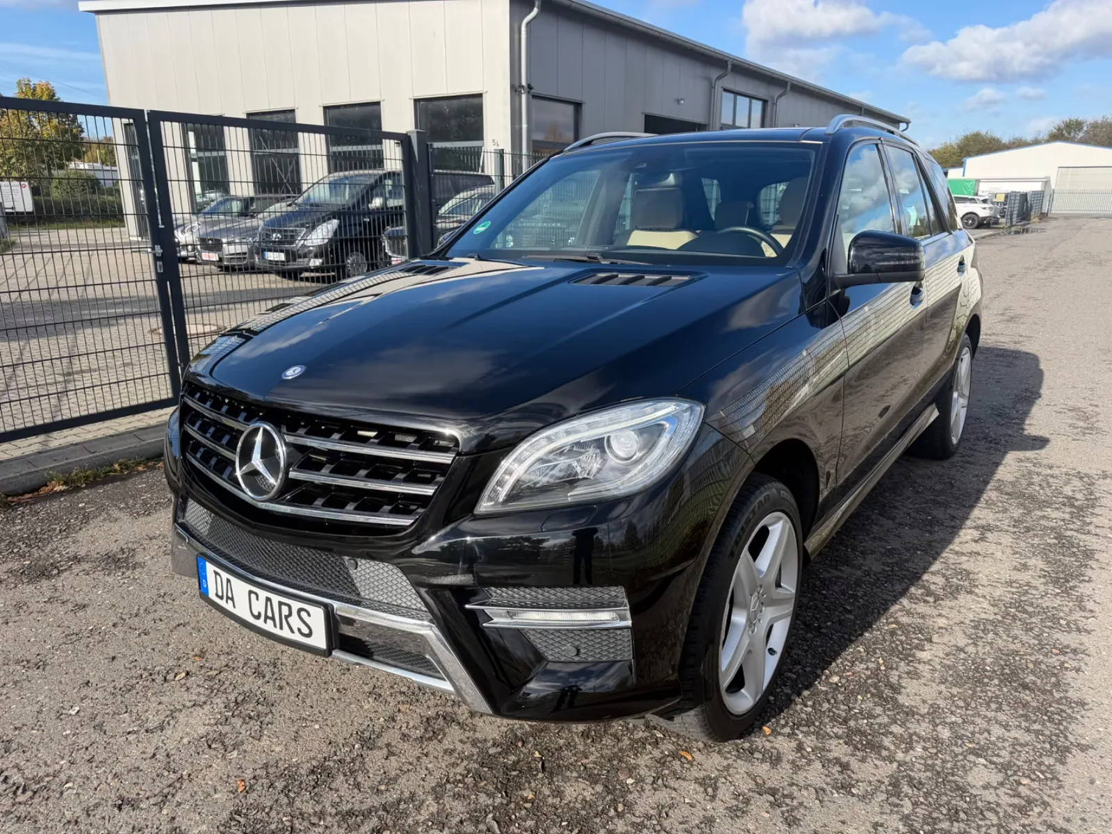 Mercedes-Benz Classe M 350 4MATIC Pack AMG | 306 ch | BVA | Toit panoramique | Cuir beige | Harman Kardon | GPS | Attelage