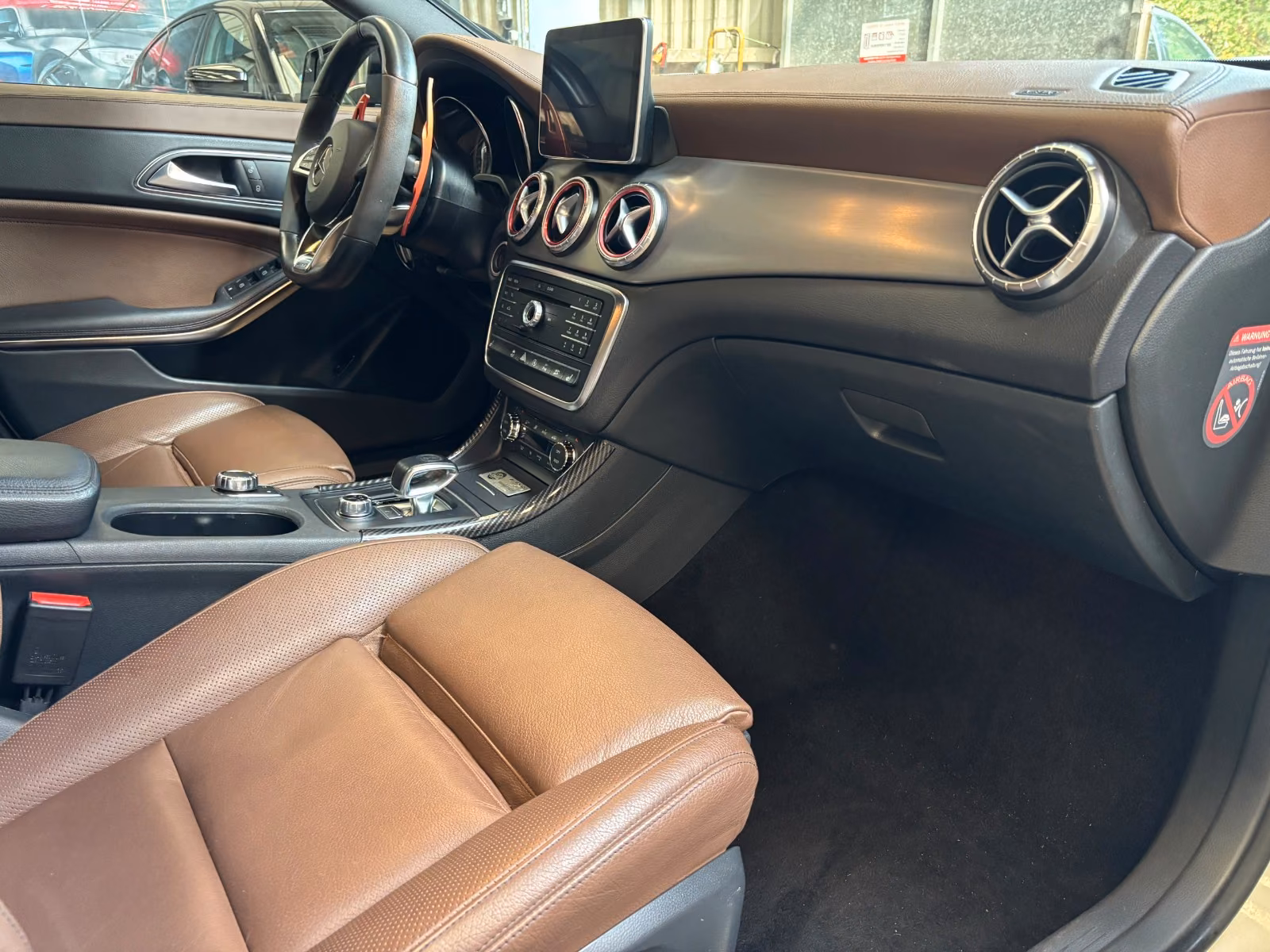 Mercedes CLA 45 AMG 4MATIC 381 ch • Pack Carbone AMG • DCT • Cuir • GPS • Sièges sport • Jantes 19"