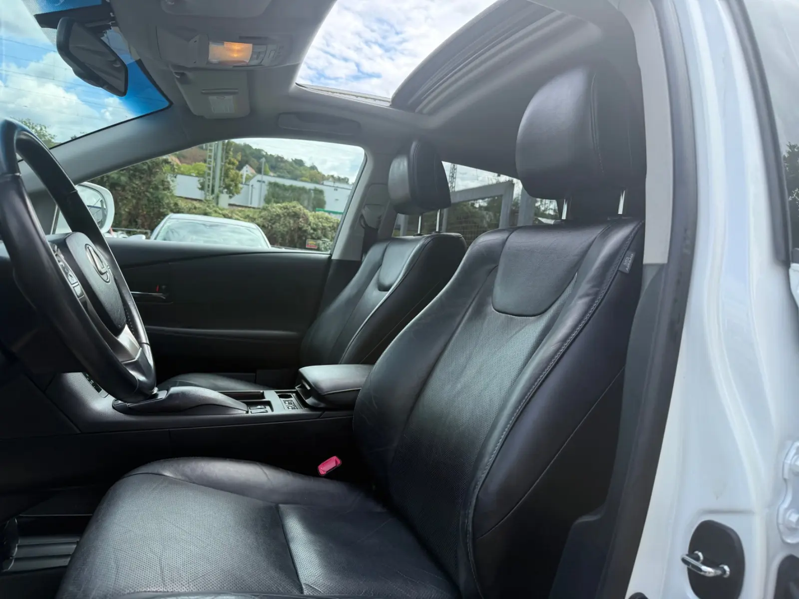LEXUS RX 450h V6 3.5 HYBRIDE 299ch 4x4 BVA - CUIR - TOIT PANORAMIQUE - AFFICHAGE TÊTE HAUTE - CAMÉRA 360° - SIÈGES CHAUFFANTS