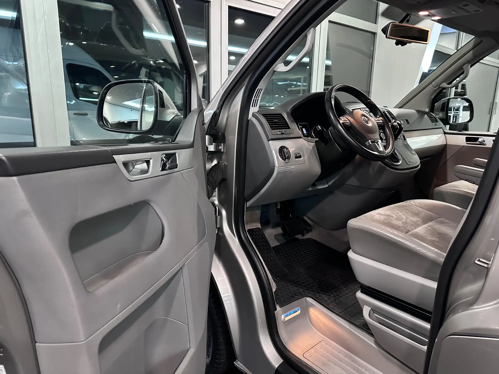 VOLKSWAGEN T5 CALIFORNIA AUFSTELLDACH 4MOTION KÜCHE-DSG-LED | 179 ch | 4X4 | VOLANT EN CUIR