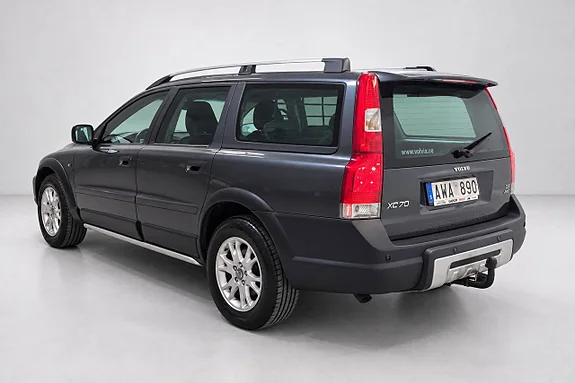 VOLVO XC70 D5 AWD 185 ch BVM - 2ème MAIN - CUIR - ATTELAGE - 153900 KM