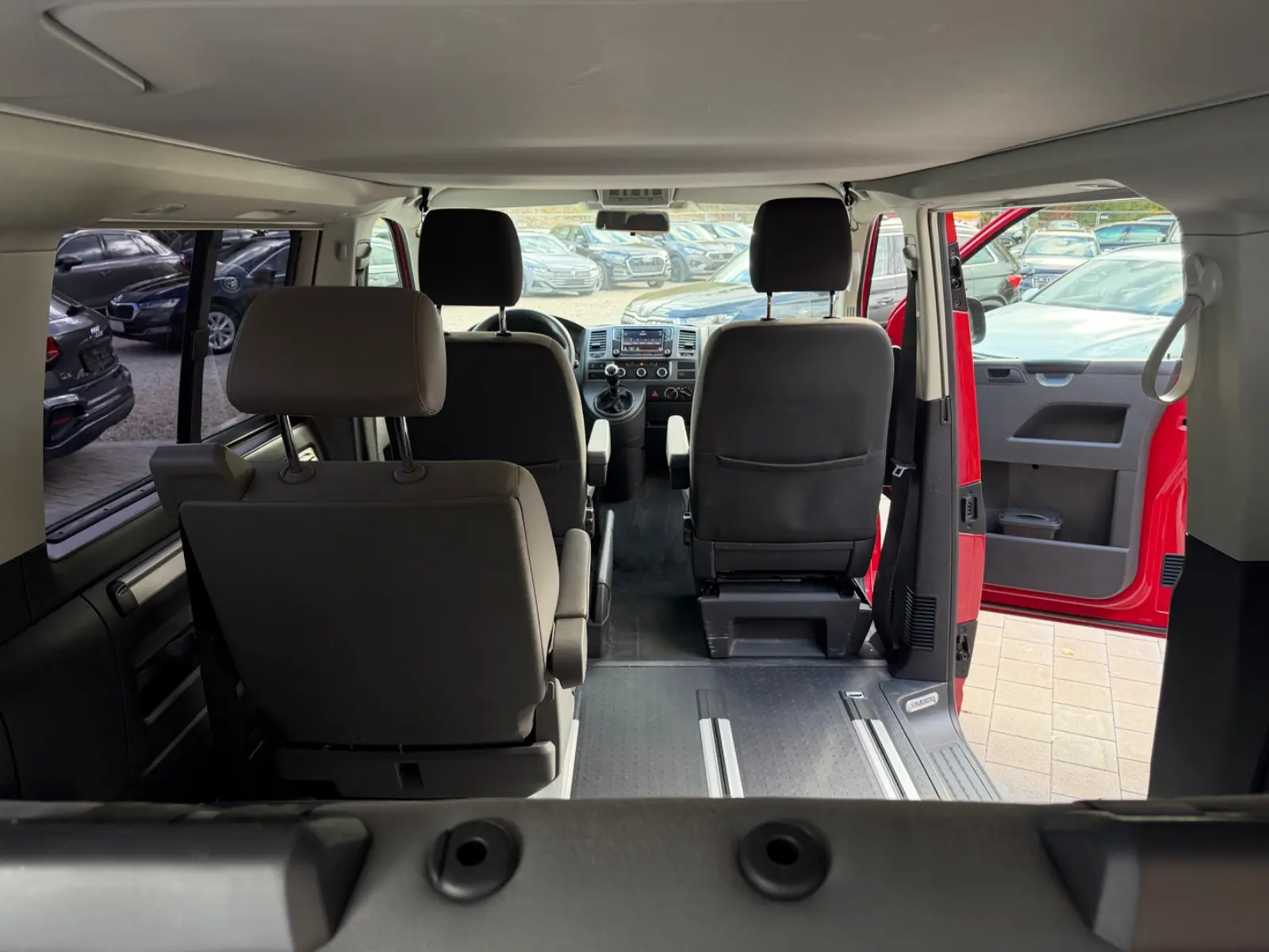 VOLKSWAGEN T5 CALIFORNIA 2.0 TDI 140ch - TOIT RELEVABLE - CHAUFFAGE AUXILIAIRE - ATTELAGE - RÉGULATEUR DE VITESSE