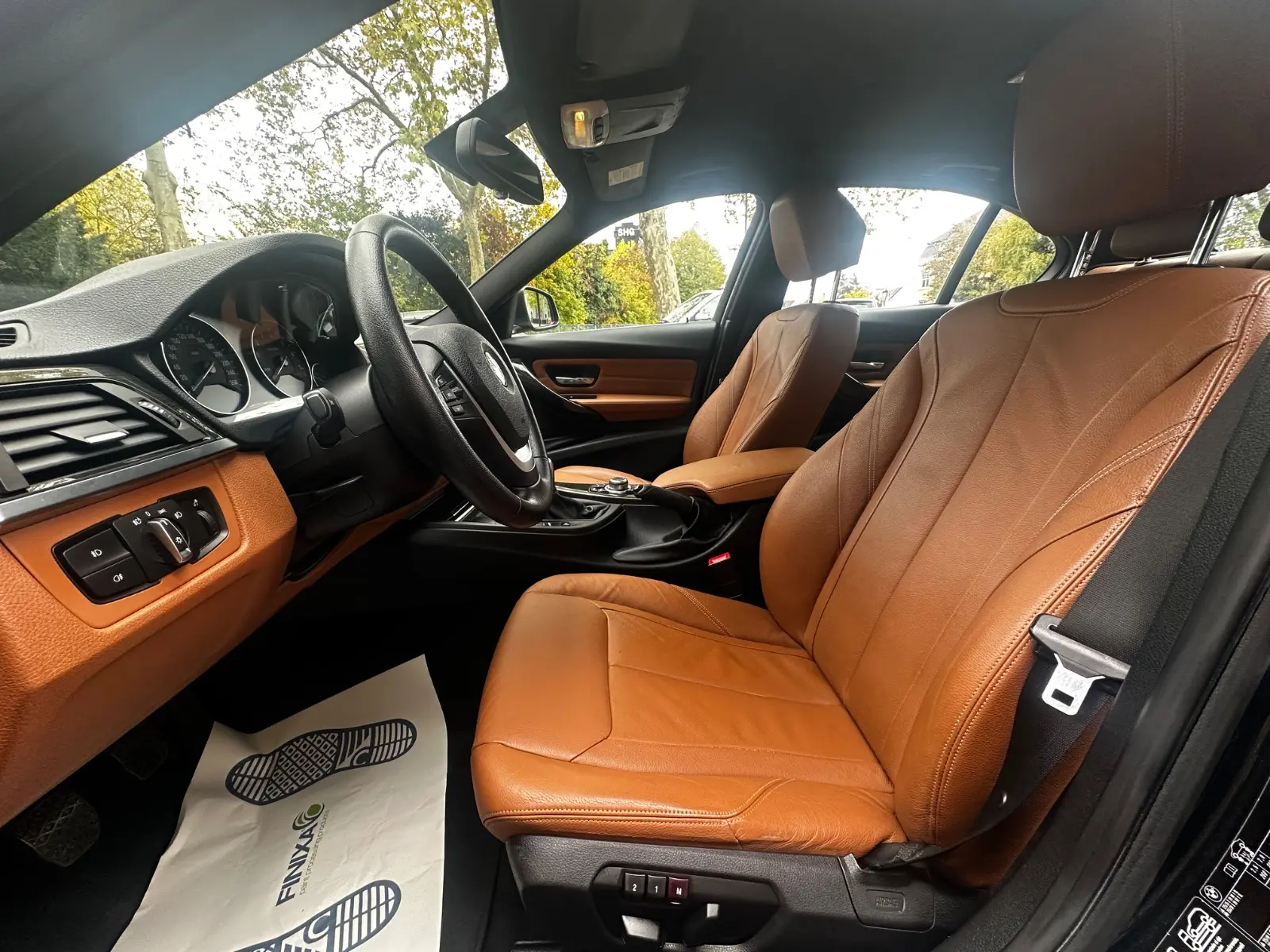 BMW 328i xDRIVE 2.0 TURBO 245ch - 4X4 - CUIR DAKOTA - AFFICHAGE TÊTE HAUTE - SIÈGES ÉLECTRIQUES À MÉMOIRE - GPS