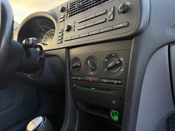 SAAB 9-3 SPORTCOMBI 1.8 LINEAR 122 ch BVM - 1ère MAIN - ATTELAGE - 166760 KM