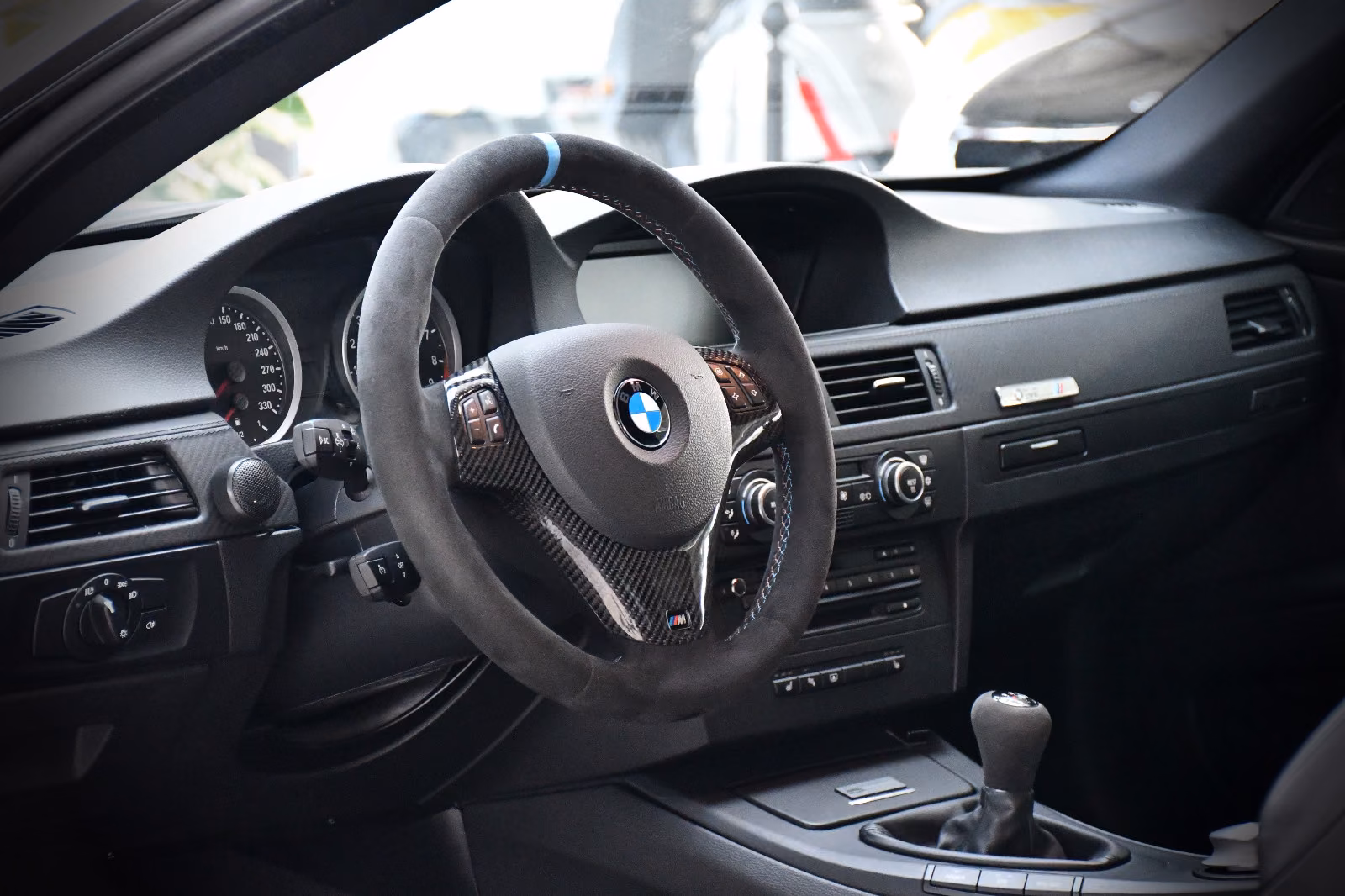 BMW M3 E92 V8 4.0 420 ch • Boîte manuelle • 79 800 km • Toit carbone • EDC • Cuir/Alcantara • GPS Pro