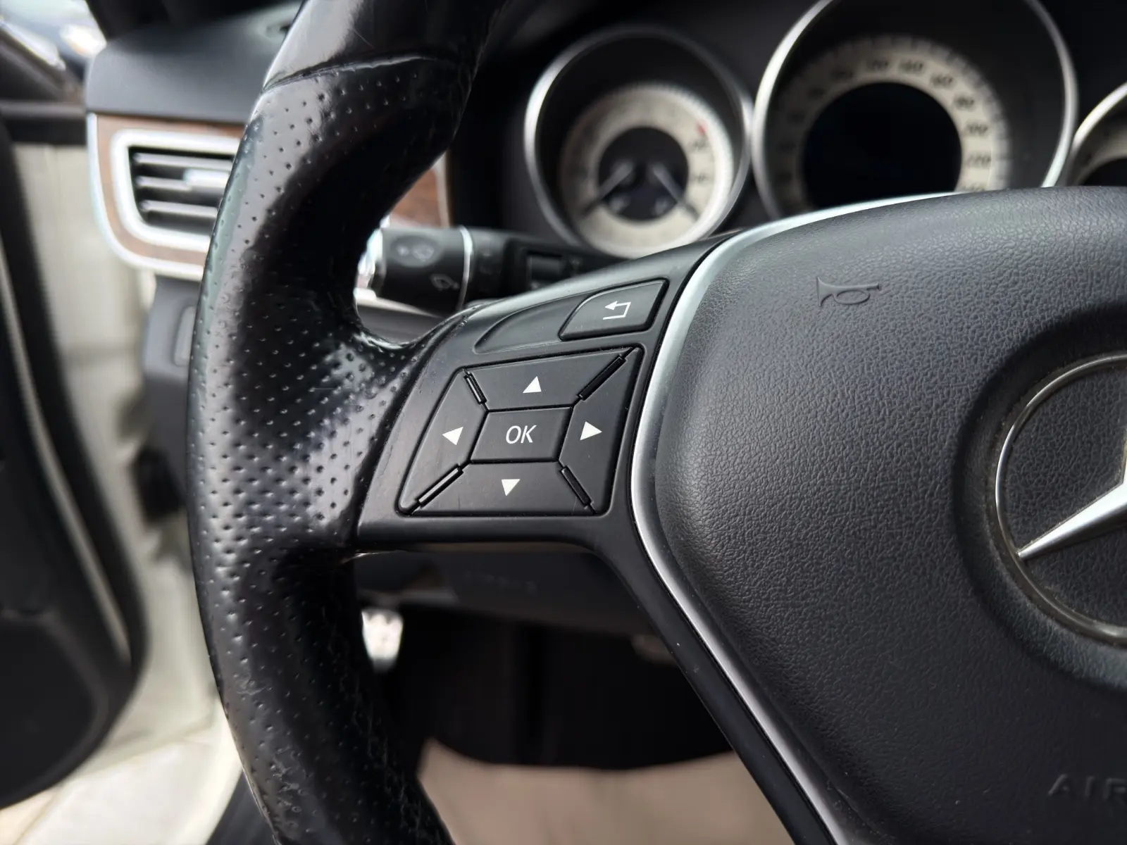 Mercedes E 350 BlueTEC Break V6 252 ch Avantgarde • Toit pano • Cuir • Harman Kardon • GPS • LED