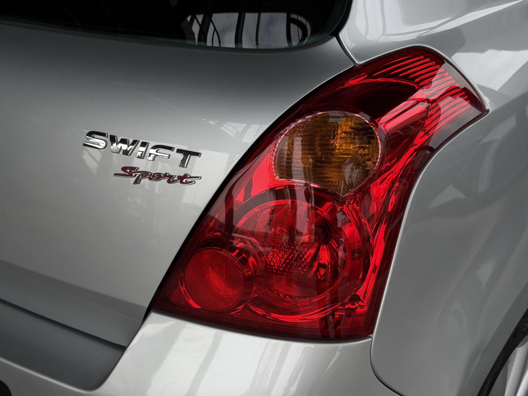 SUZUKI SWIFT 1.6 SPORT 125ch - JANTES 17" - SIÈGES SPORT - CLIMATISATION AUTOMATIQUE - DÉMARRAGE SANS CLÉ - AILERON
