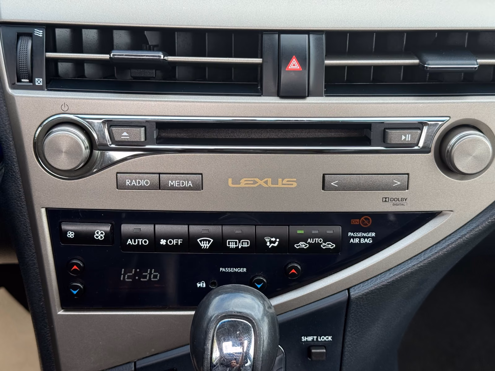 LEXUS RX 450h V6 3.5 HYBRIDE 299ch 4x4 BVA - CUIR - TOIT PANORAMIQUE - AFFICHAGE TÊTE HAUTE - CAMÉRA 360° - SIÈGES CHAUFFANTS