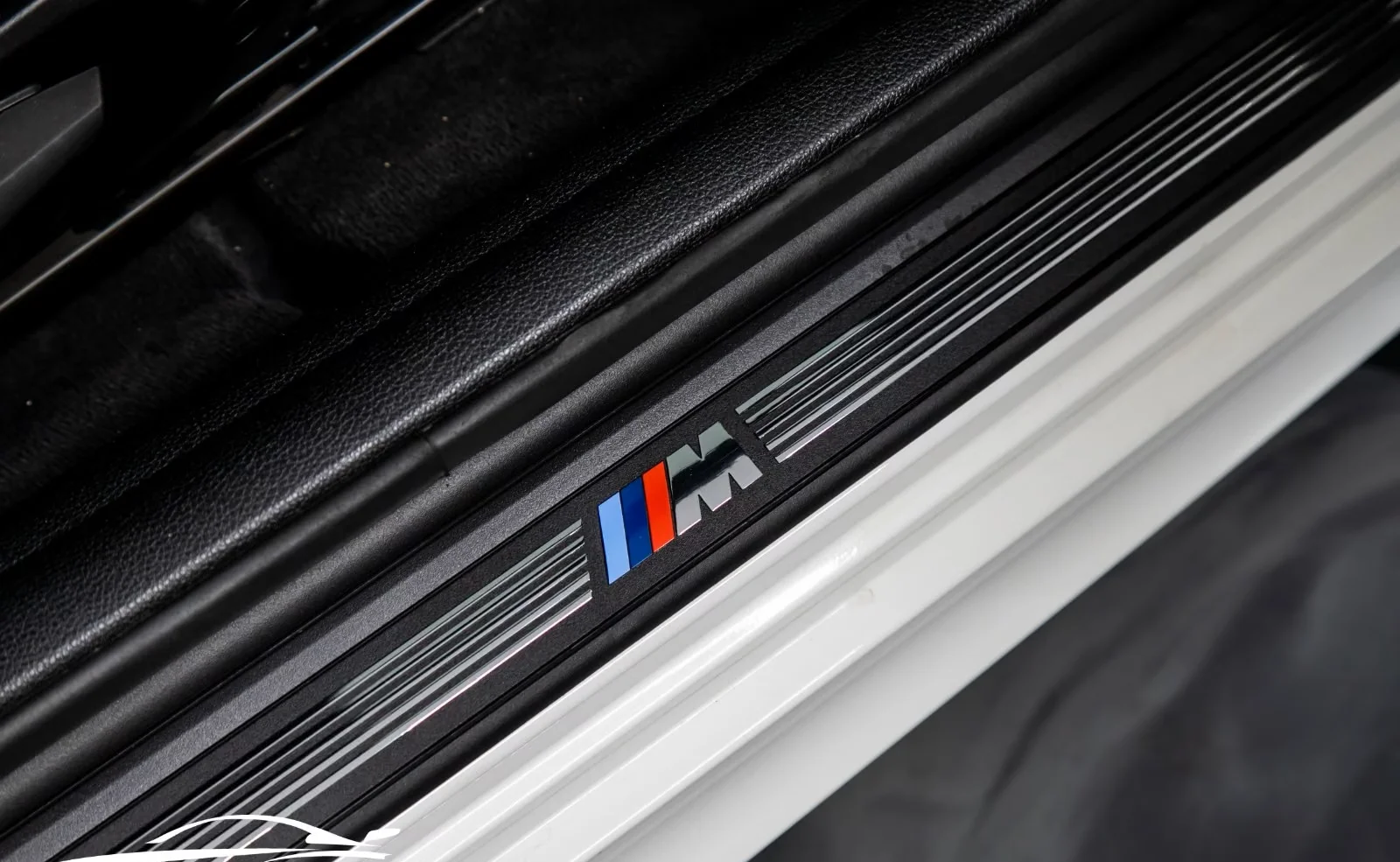 BMW 1M Coupé 3.0 biturbo 340 ch • Boîte manuelle 6 • KW V3 • Cuir • Harman Kardon