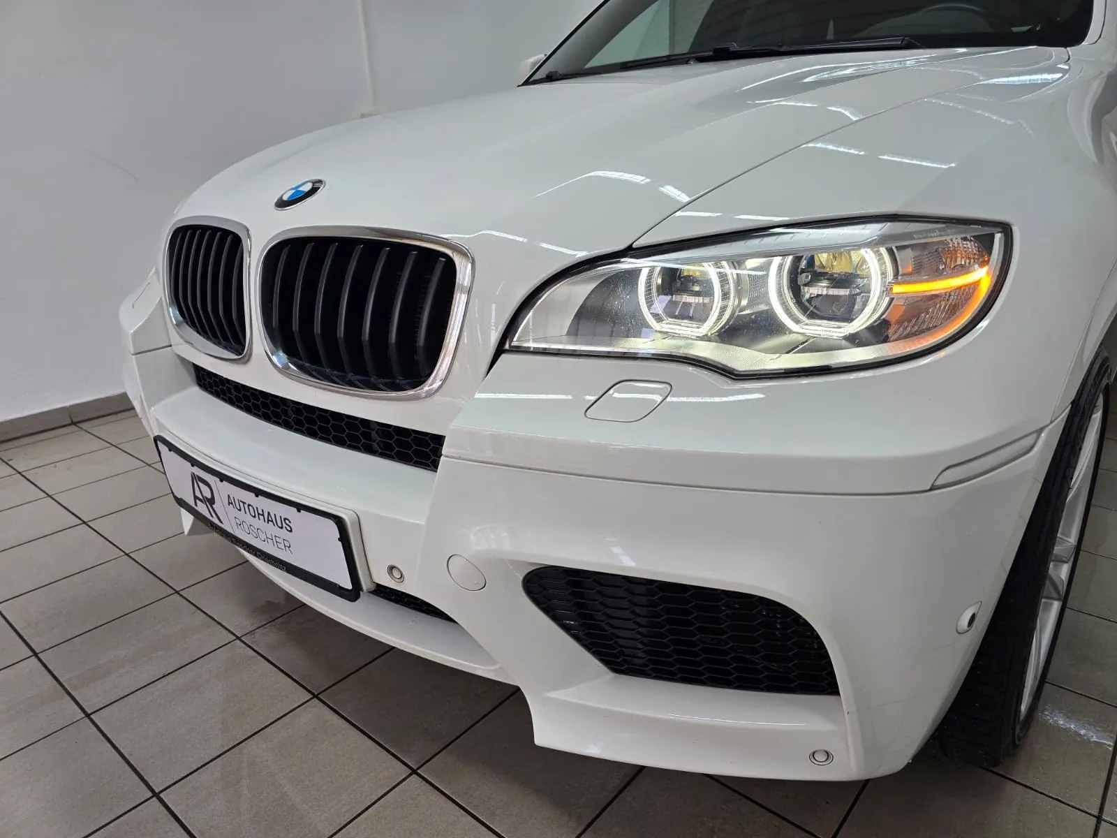 BMW X5 M 4.4 V8 | 555 ch | BVA | Toit panoramique | Affichage tête haute | Chauffage auxiliaire | Portes soft-close | Attelage