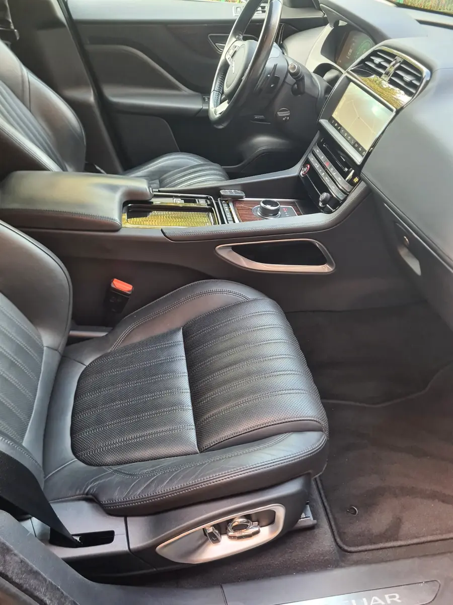 JAGUAR F-PACE PORTFOLIO AWD