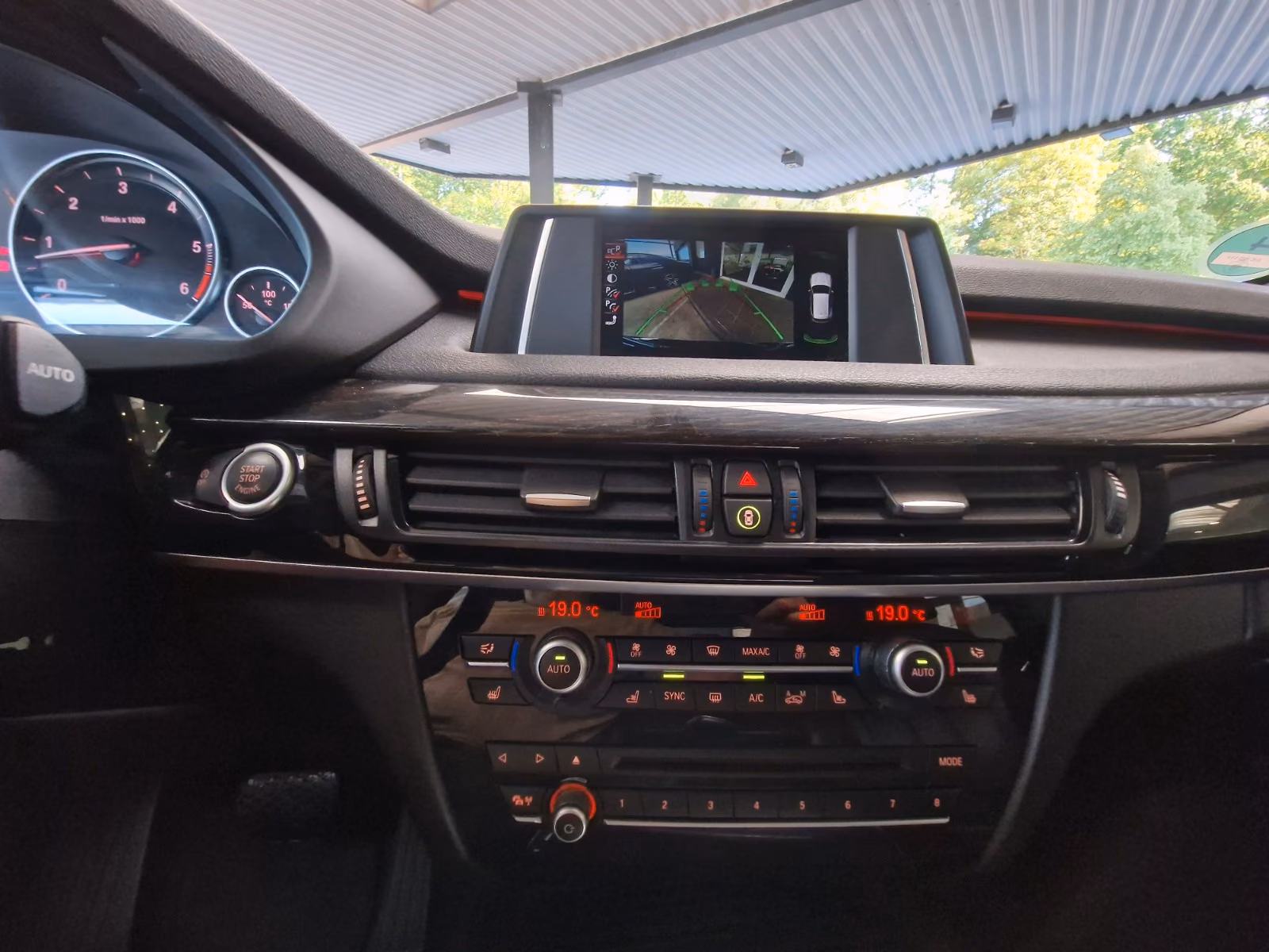 BMW X5 xDRIVE 40d 3.0 BI-TURBO 313ch BVA - CUIR DAKOTA - SIÈGES CHAUFFANTS ET VENTILÉS - ATTELAGE - CAMÉRA DE RECUL - SUSPENSION ADAPTATIVE