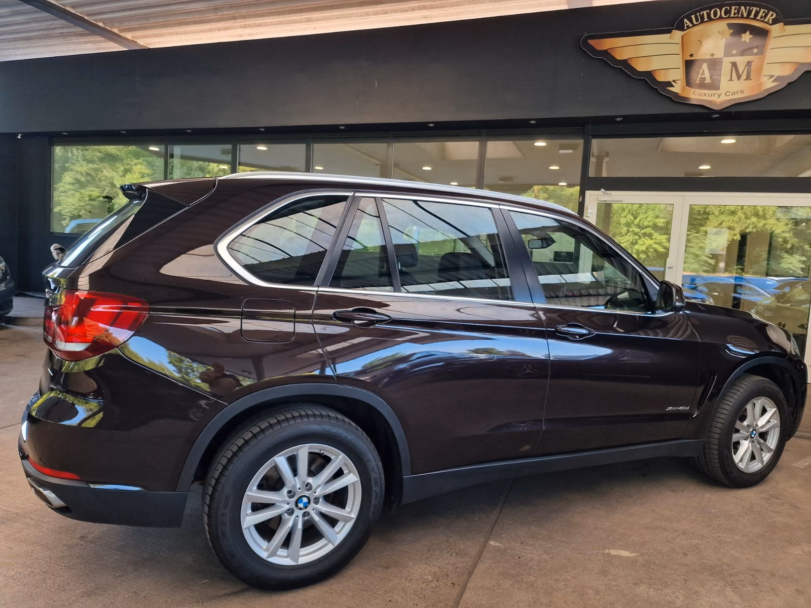 BMW X5 xDRIVE 40d 3.0 BI-TURBO 313ch BVA - CUIR DAKOTA - SIÈGES CHAUFFANTS ET VENTILÉS - ATTELAGE - CAMÉRA DE RECUL - SUSPENSION ADAPTATIVE