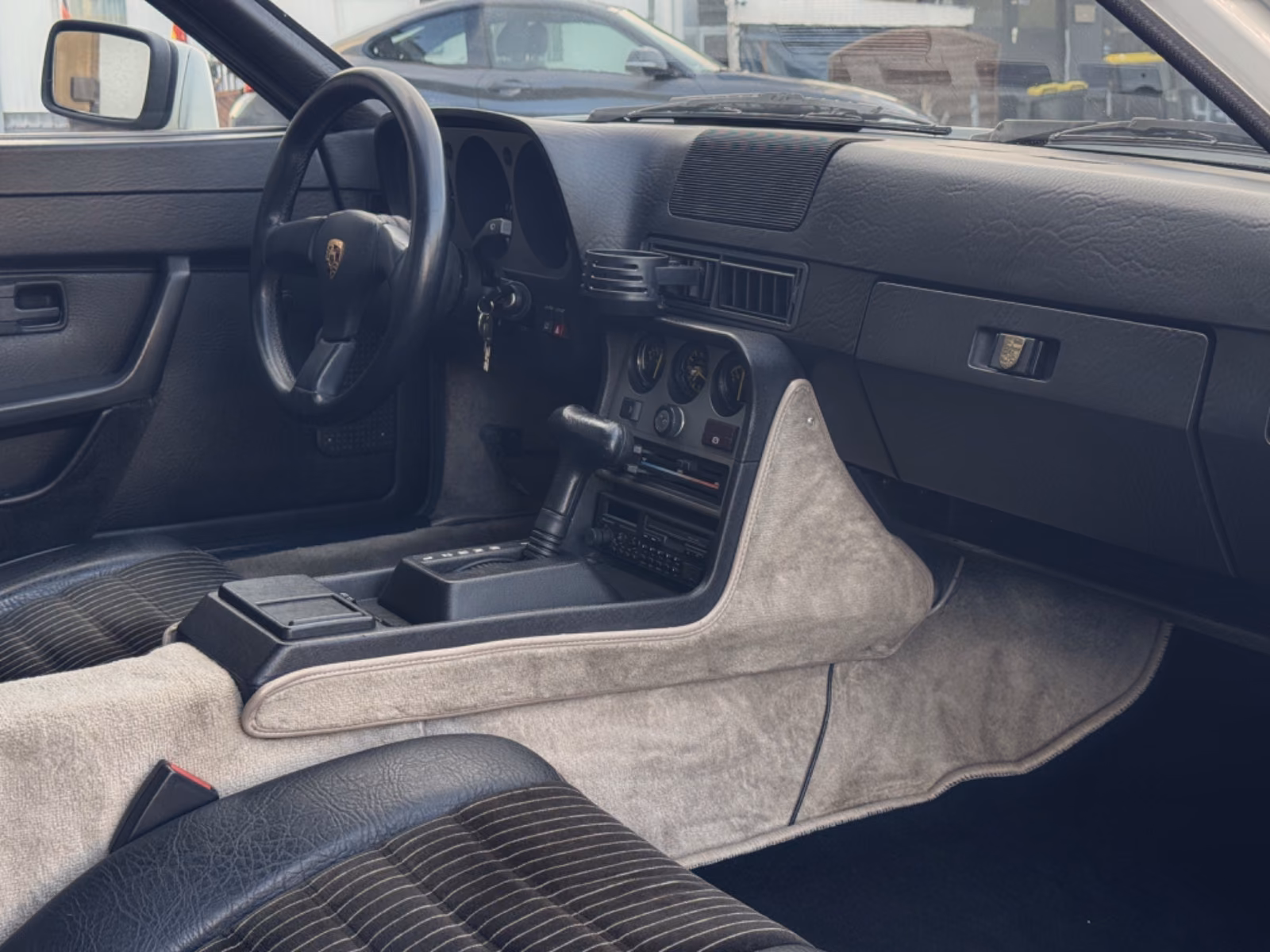 PORSCHE 944 2.5 163ch BVA - TOIT TARGA - JANTES FUCHS - VOLANT PORSCHE CUP - VÉHICULE DE COLLECTION