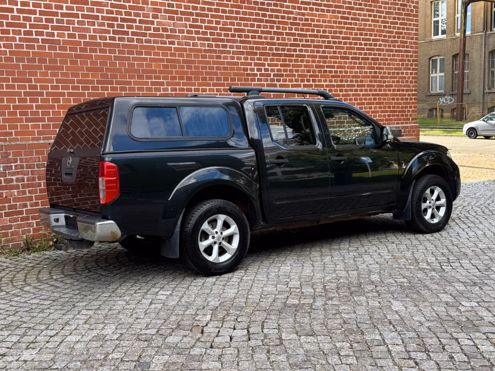 NISSAN NAVARA 2.5 DCI 190 CH – 4X4 – DOUBLE CABINE – CUIR – GPS – ATTELAGE – 150 000 KM