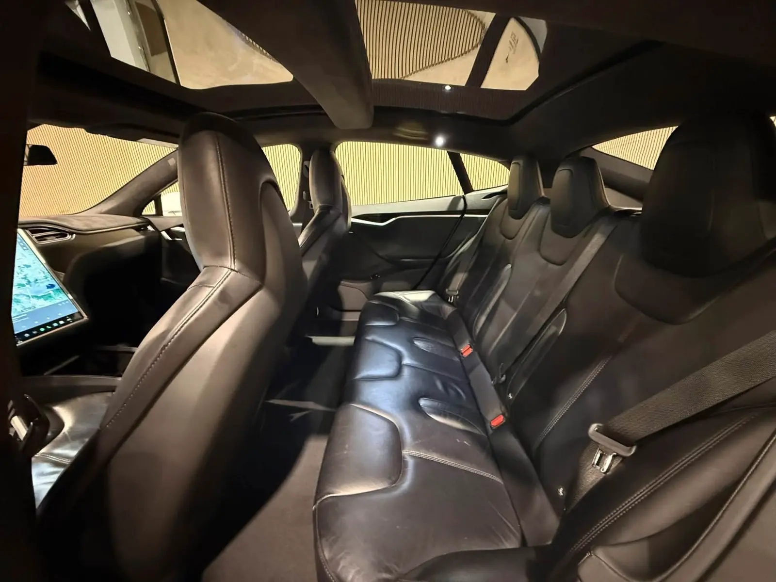 Tesla Model S Performance 85 367ch - Supercharge gratuite - Jantes 17" - Régulateur - Toit panoramique - Sièges chauffants éléctriques