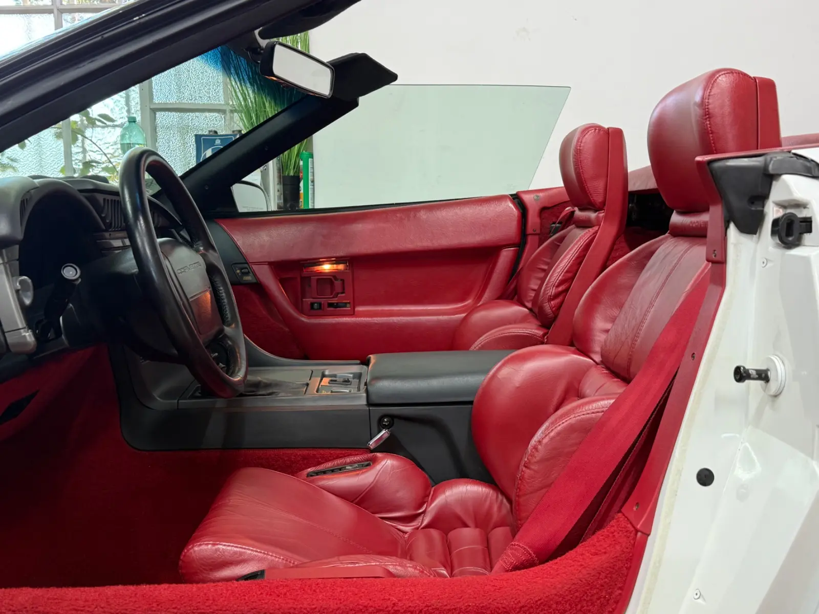 CHEVROLET CORVETTE C4 CABRIOLET 5.7 V8 299ch BVM6 - CUIR RECARO - CLIMATISATION - ÉCHAPPEMENT SPORT - VÉHICULE DE COLLECTION