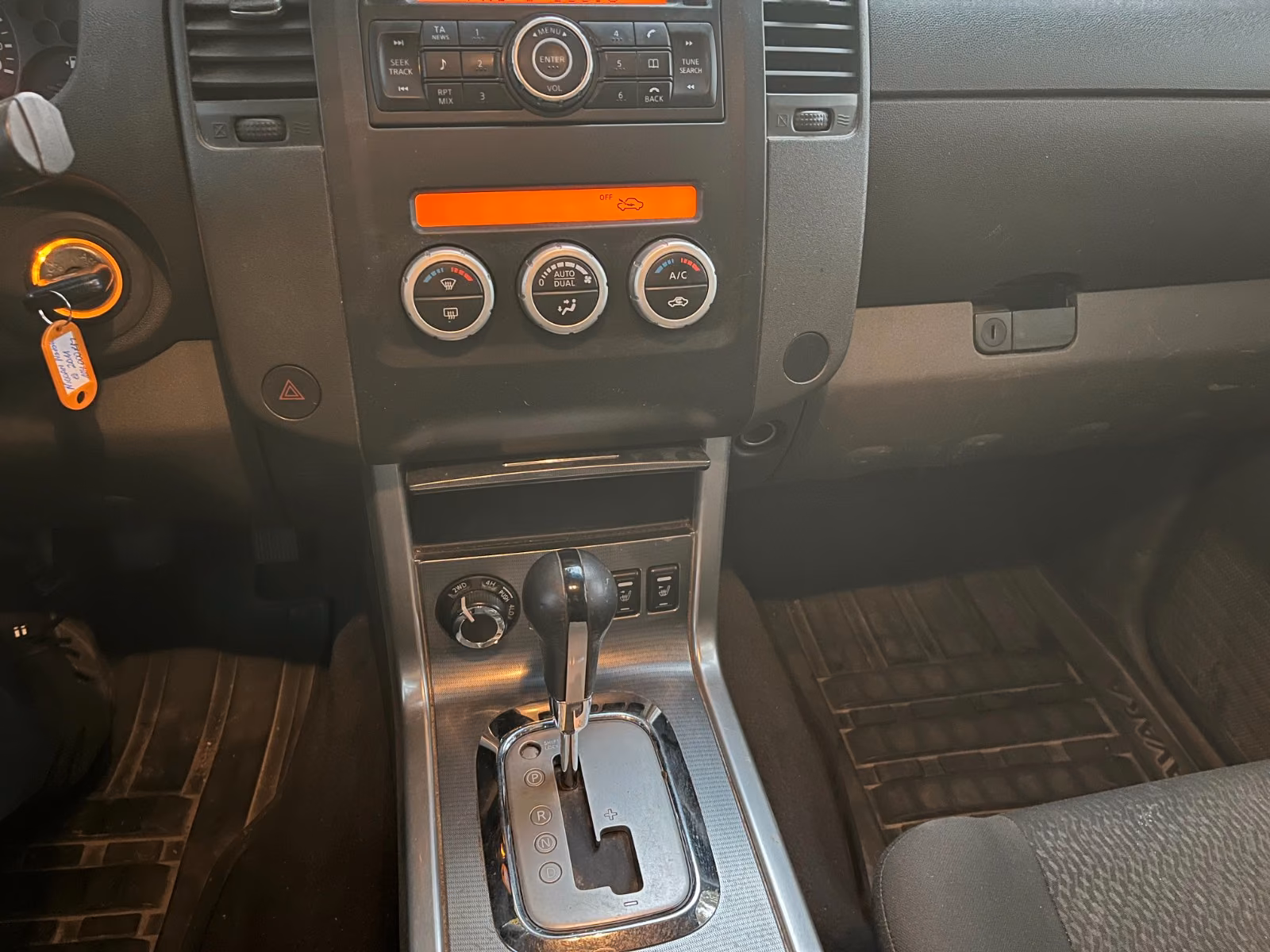 NISSAN NAVARA PICKUP DOUBLE CAB SE 4X4 | 190 ch | BVA | VOLANT EN CUIR